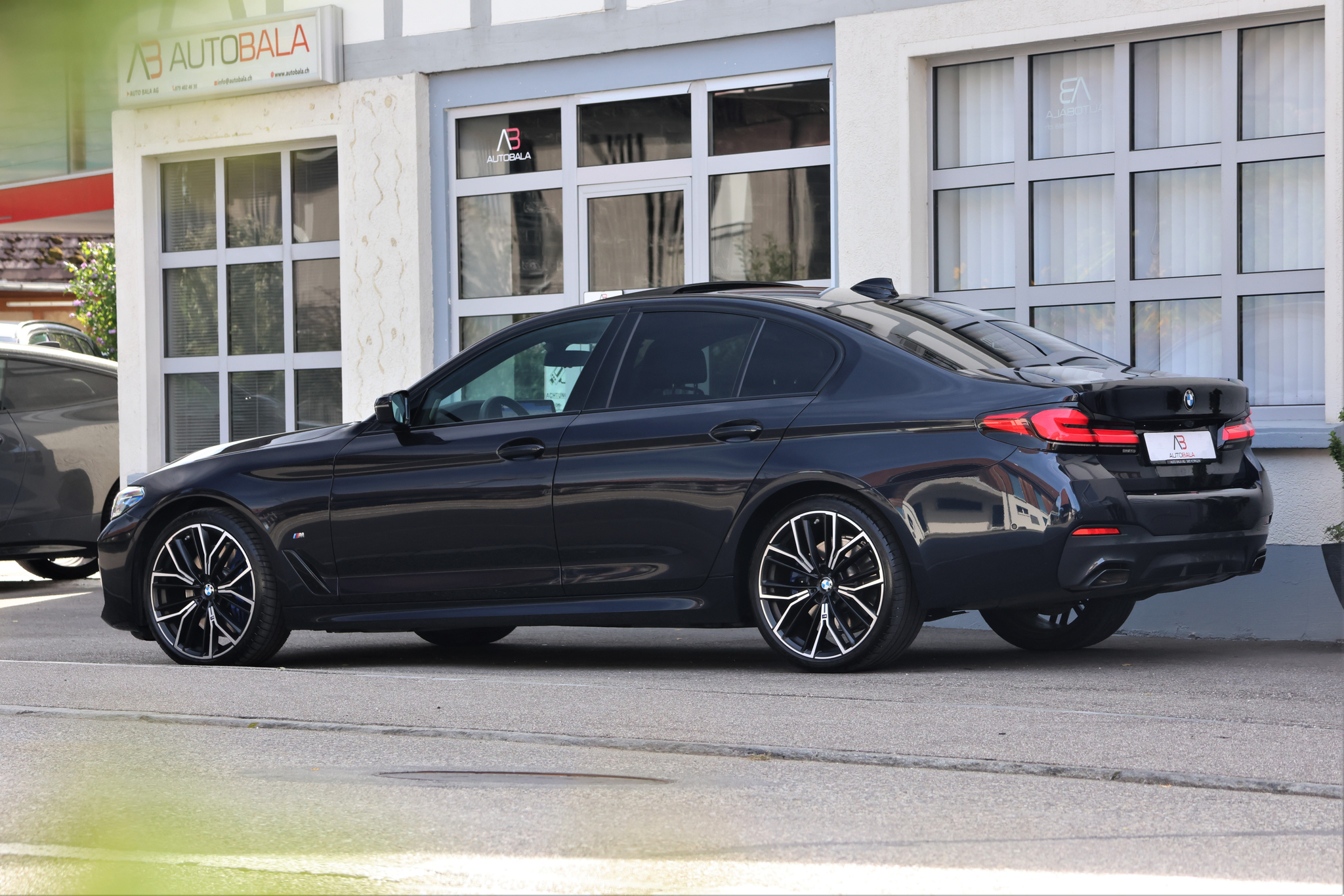 listing desktop thumbnail image 4