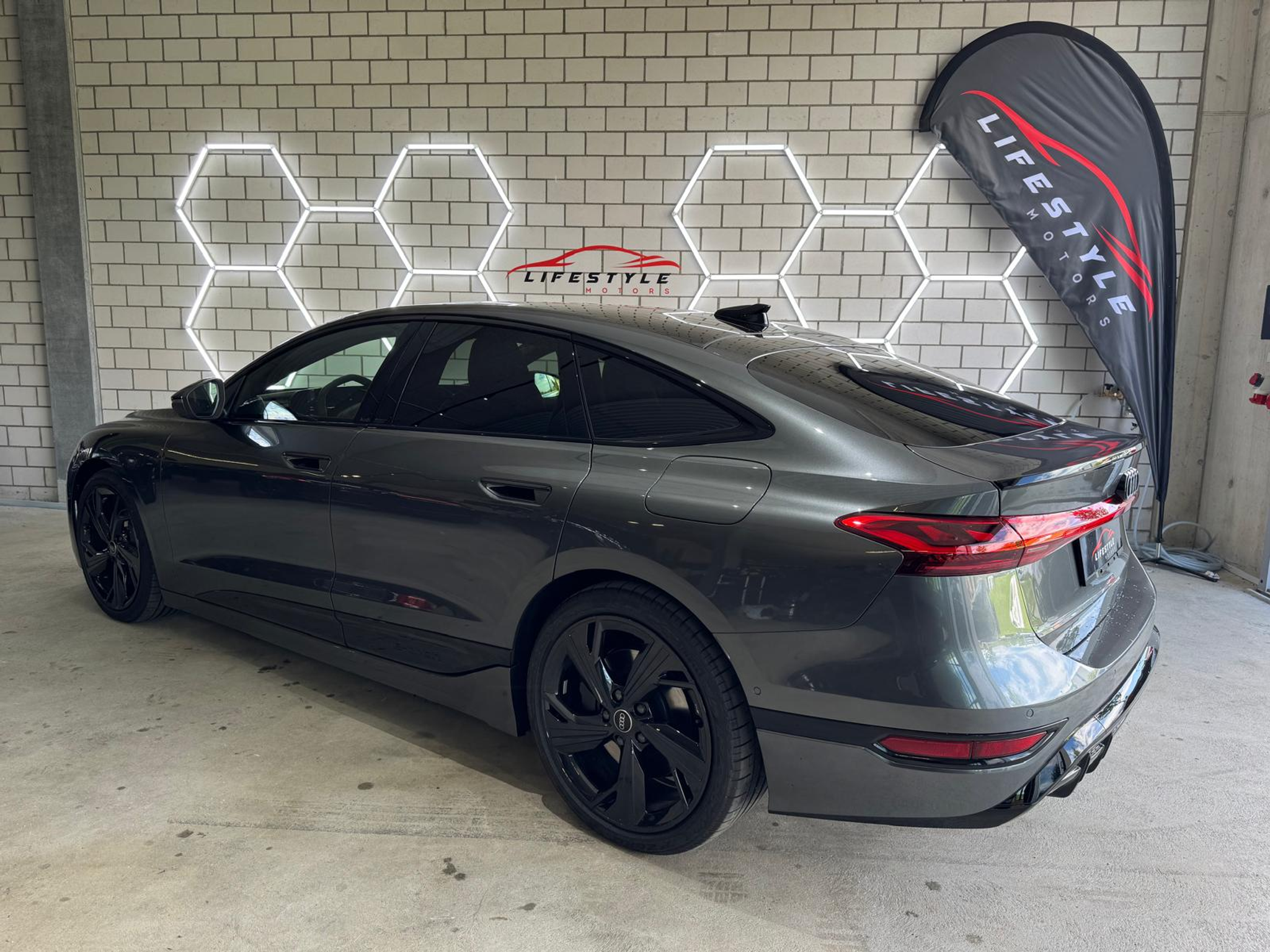 listing desktop thumbnail image 2