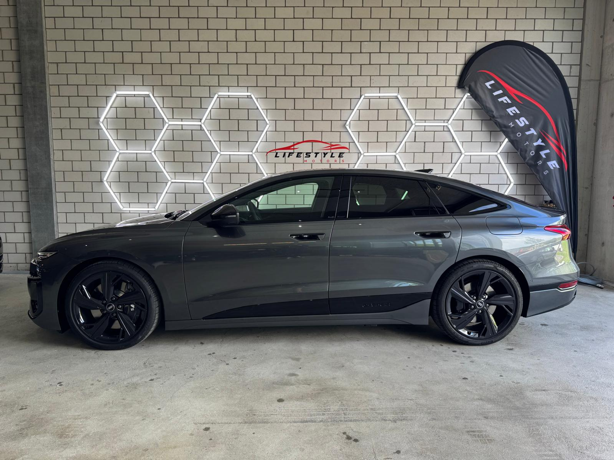 listing desktop thumbnail image 1