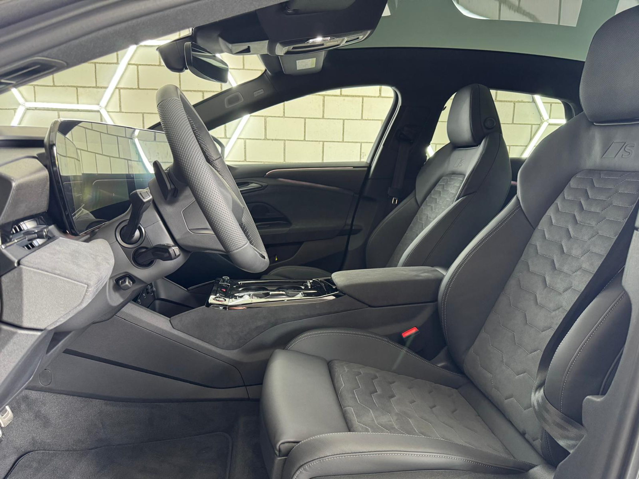 listing desktop thumbnail image 4