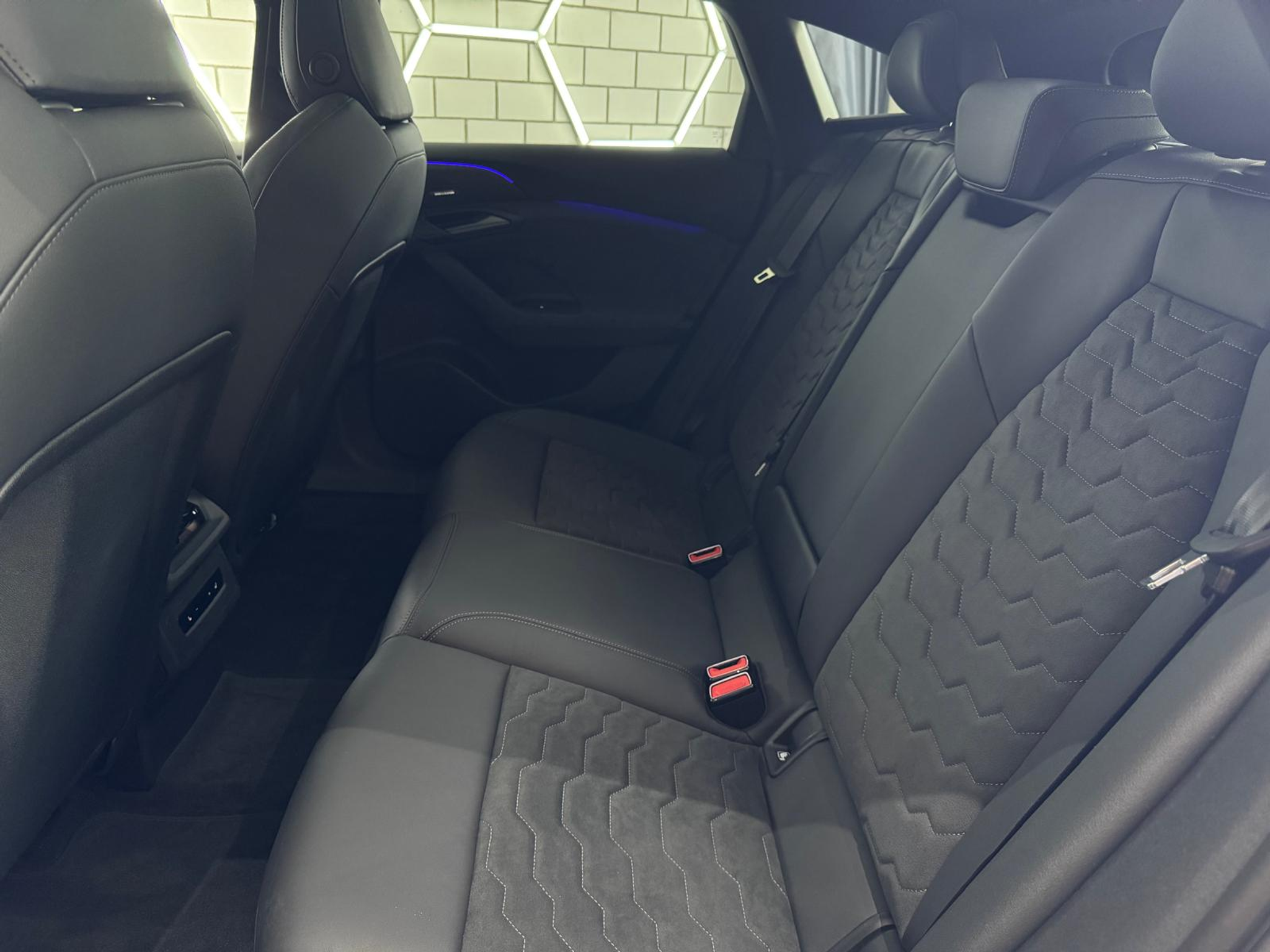 listing desktop thumbnail image 8