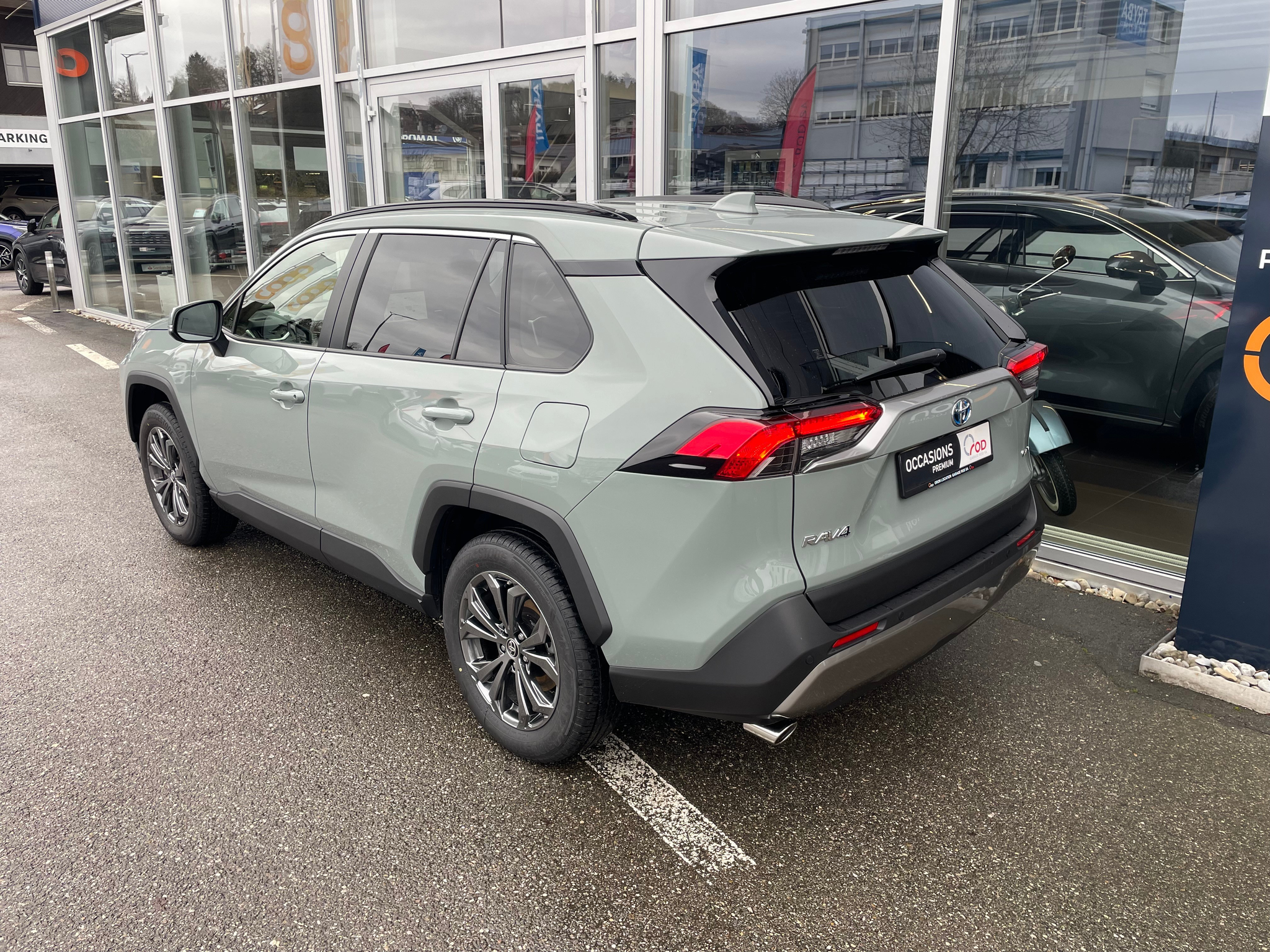 listing desktop thumbnail image 5