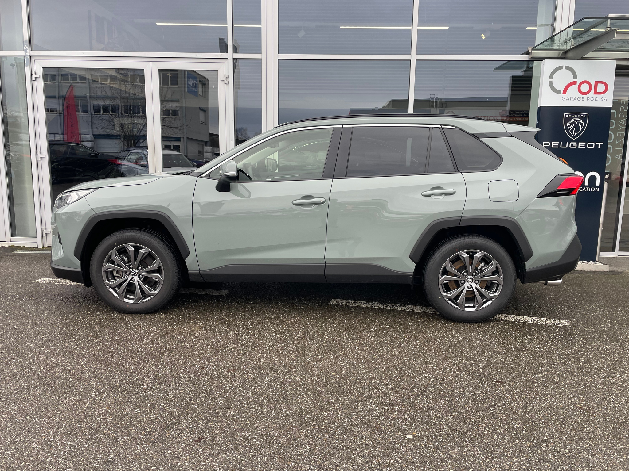 listing desktop thumbnail image 4