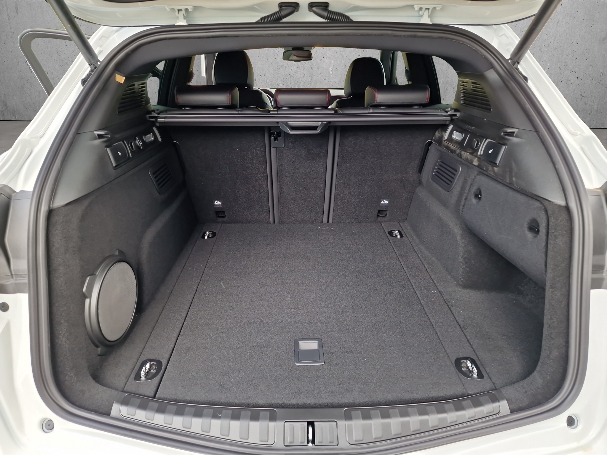 listing desktop thumbnail image 14