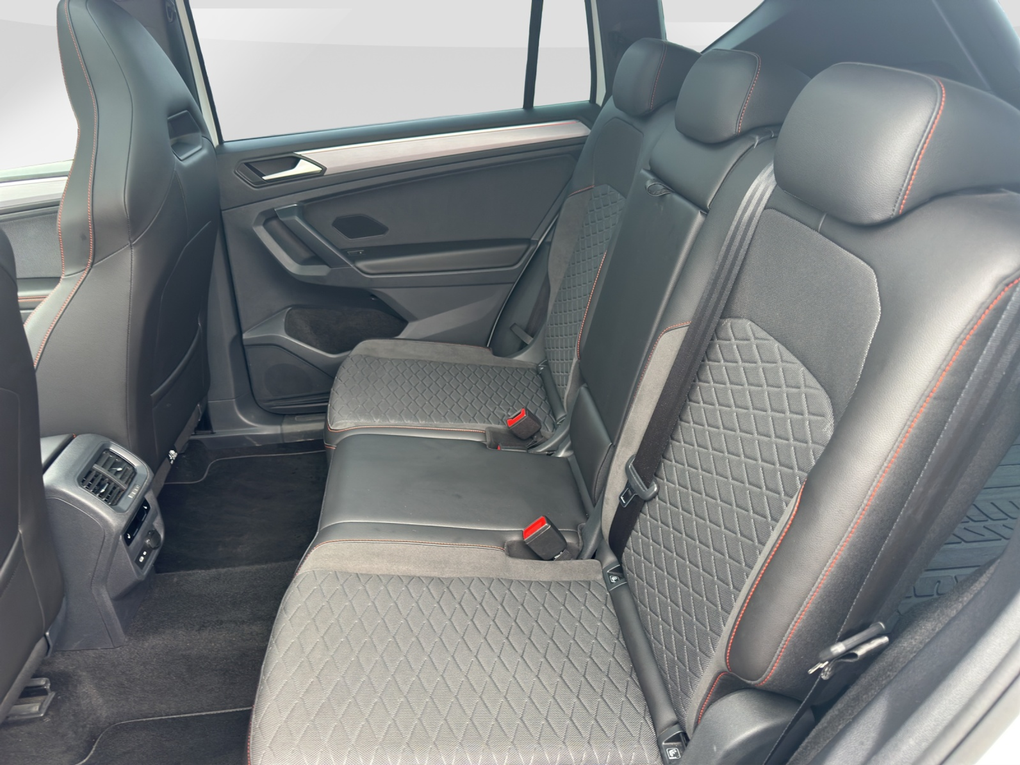 listing desktop thumbnail image 9