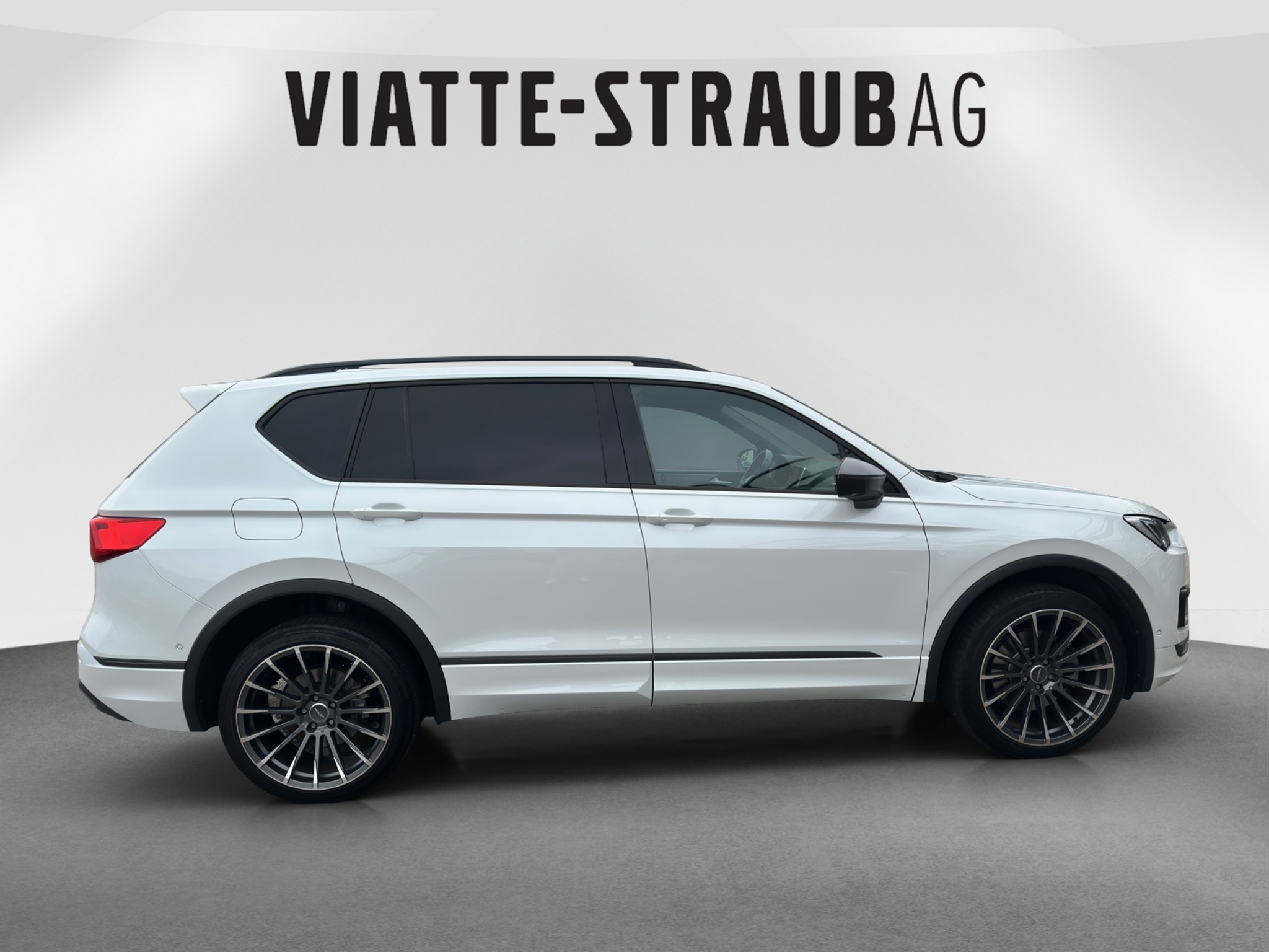 listing desktop thumbnail image 3