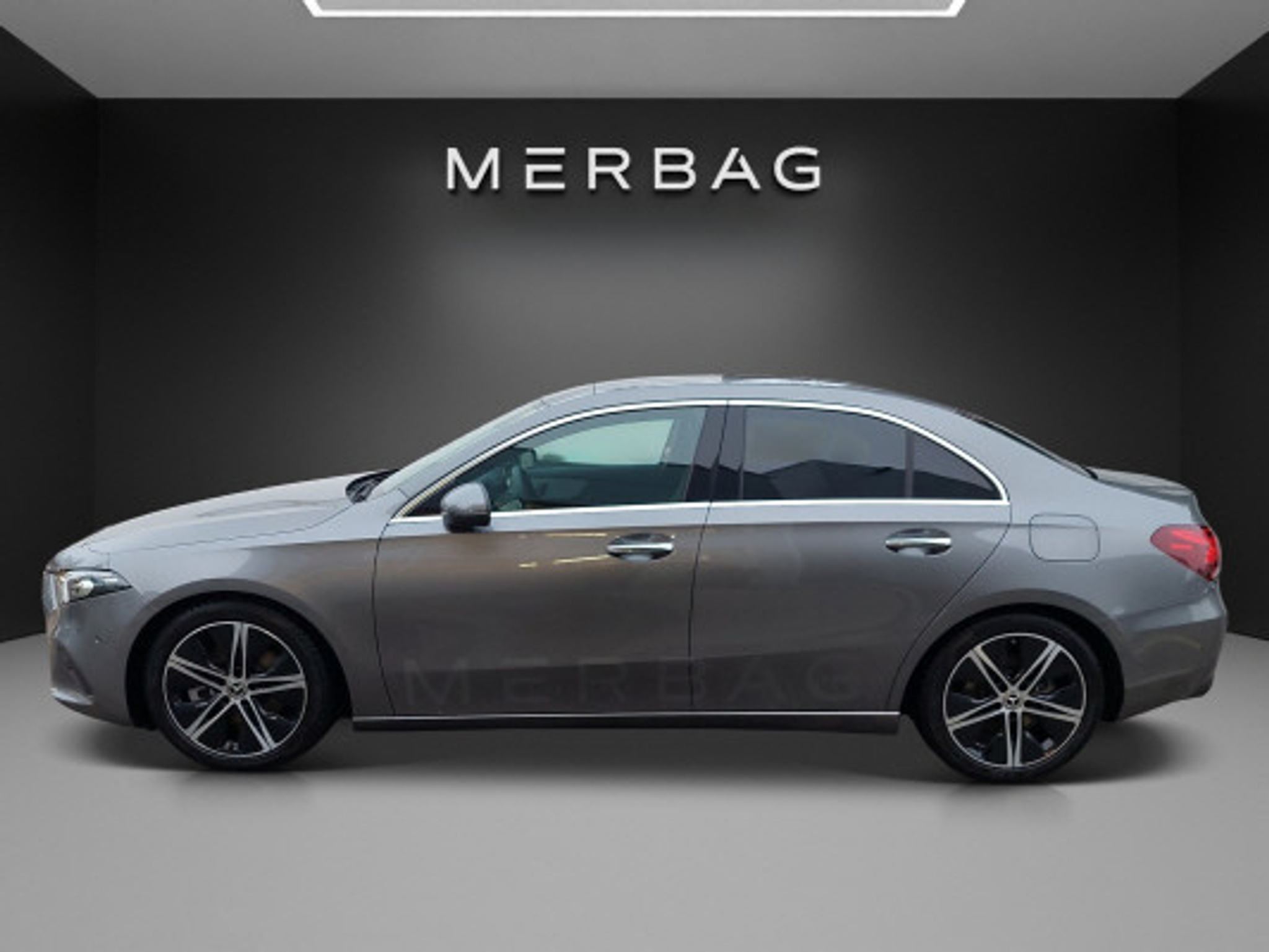 listing desktop thumbnail image 3