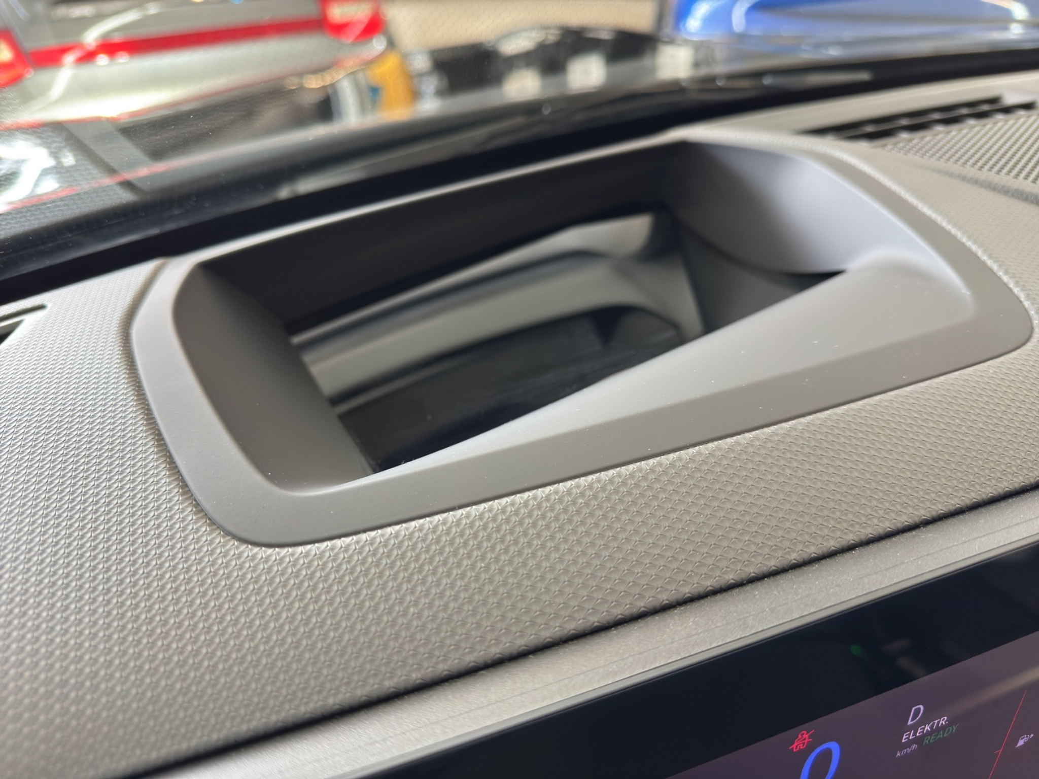 listing desktop thumbnail image 2