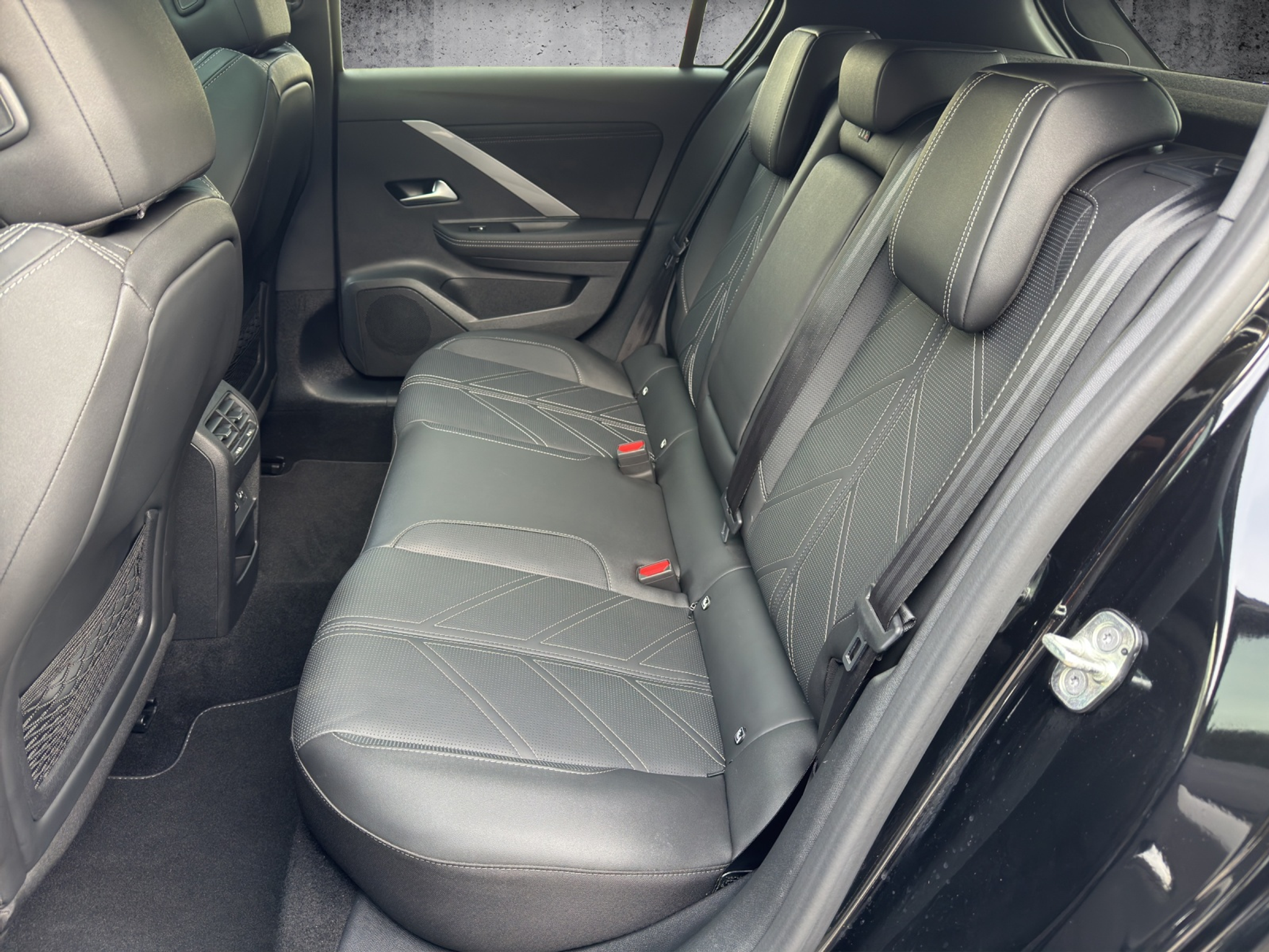 listing desktop thumbnail image 25