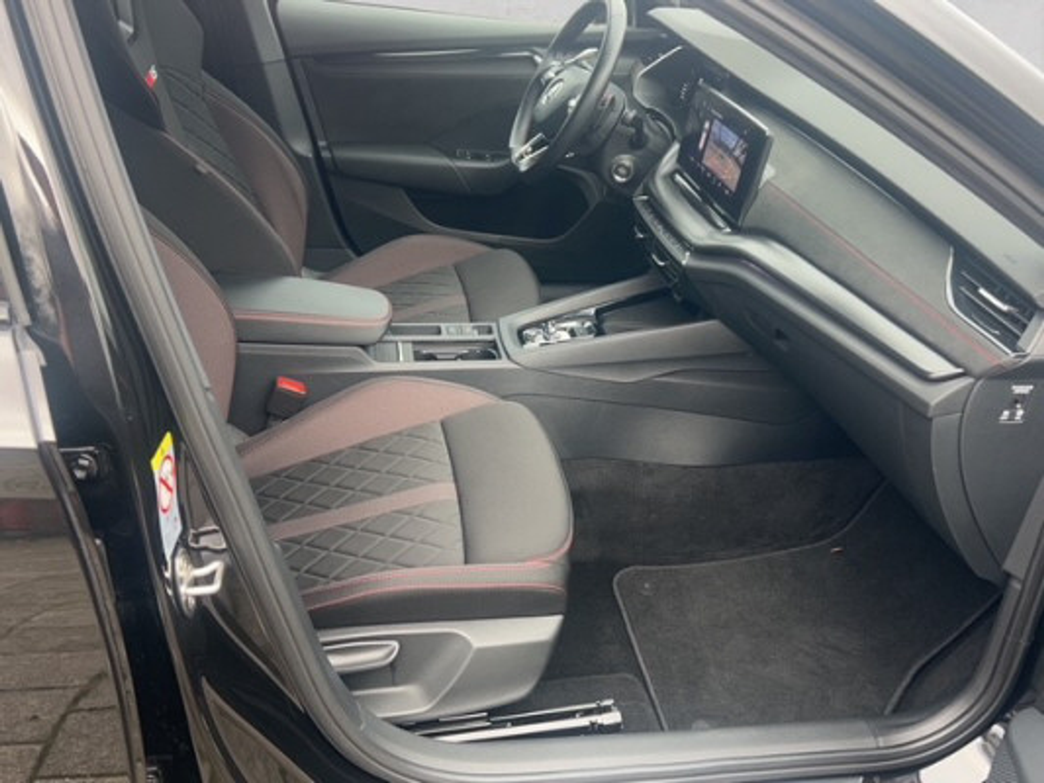 listing desktop thumbnail image 2