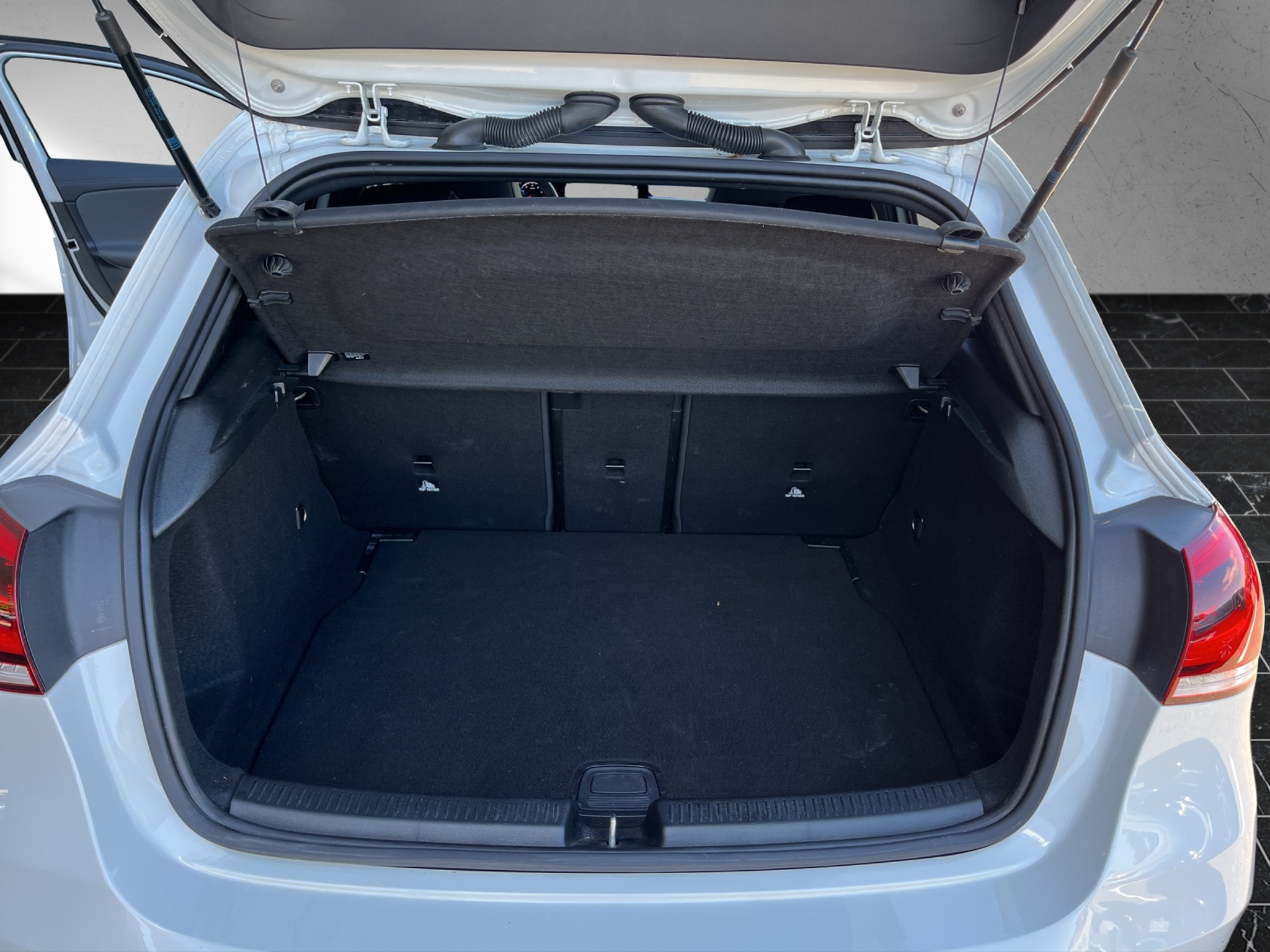 listing desktop thumbnail image 10