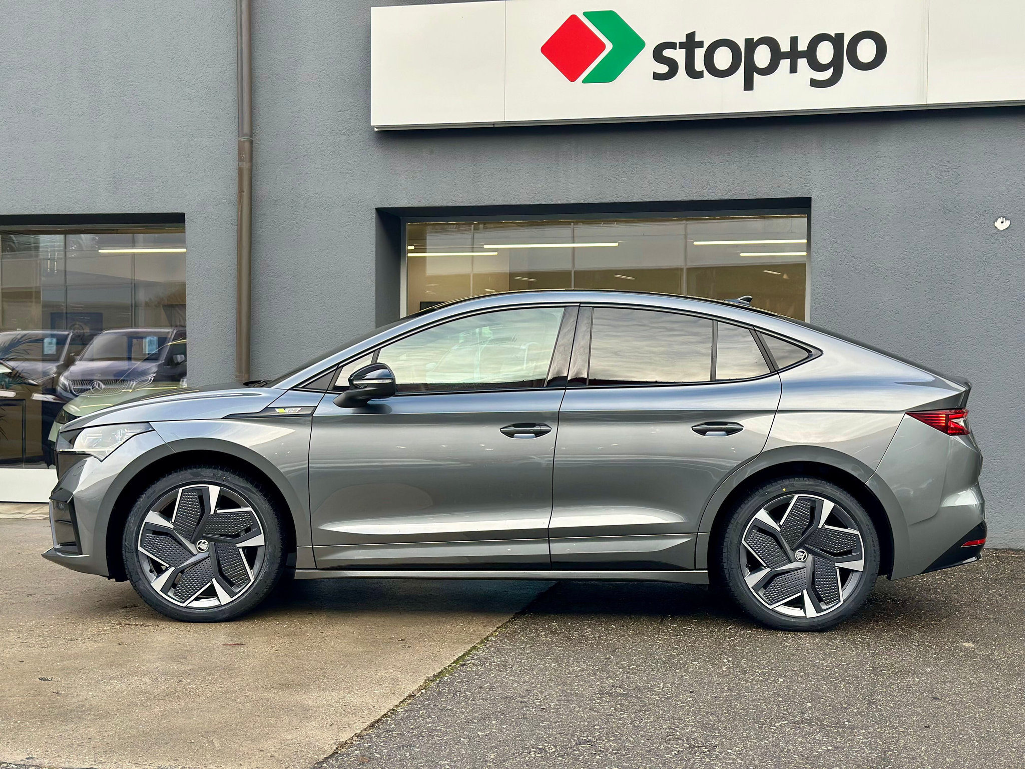 listing desktop thumbnail image 2