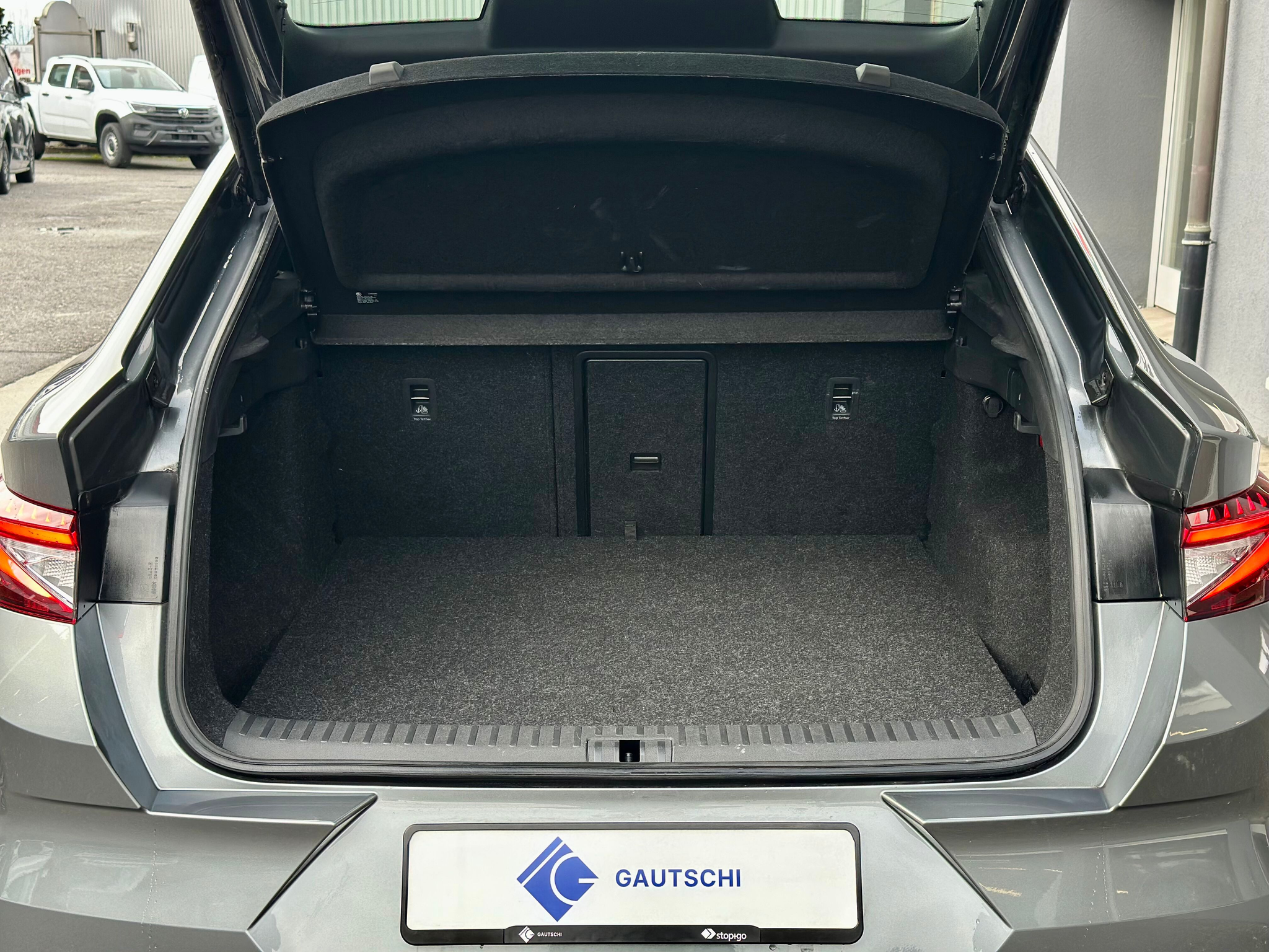 listing desktop thumbnail image 9