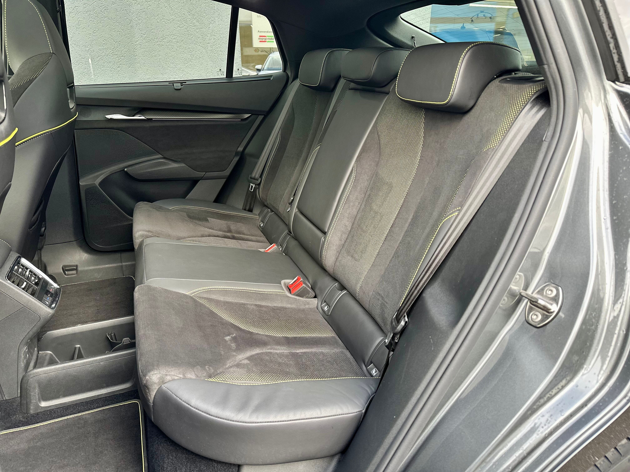 listing desktop thumbnail image 8