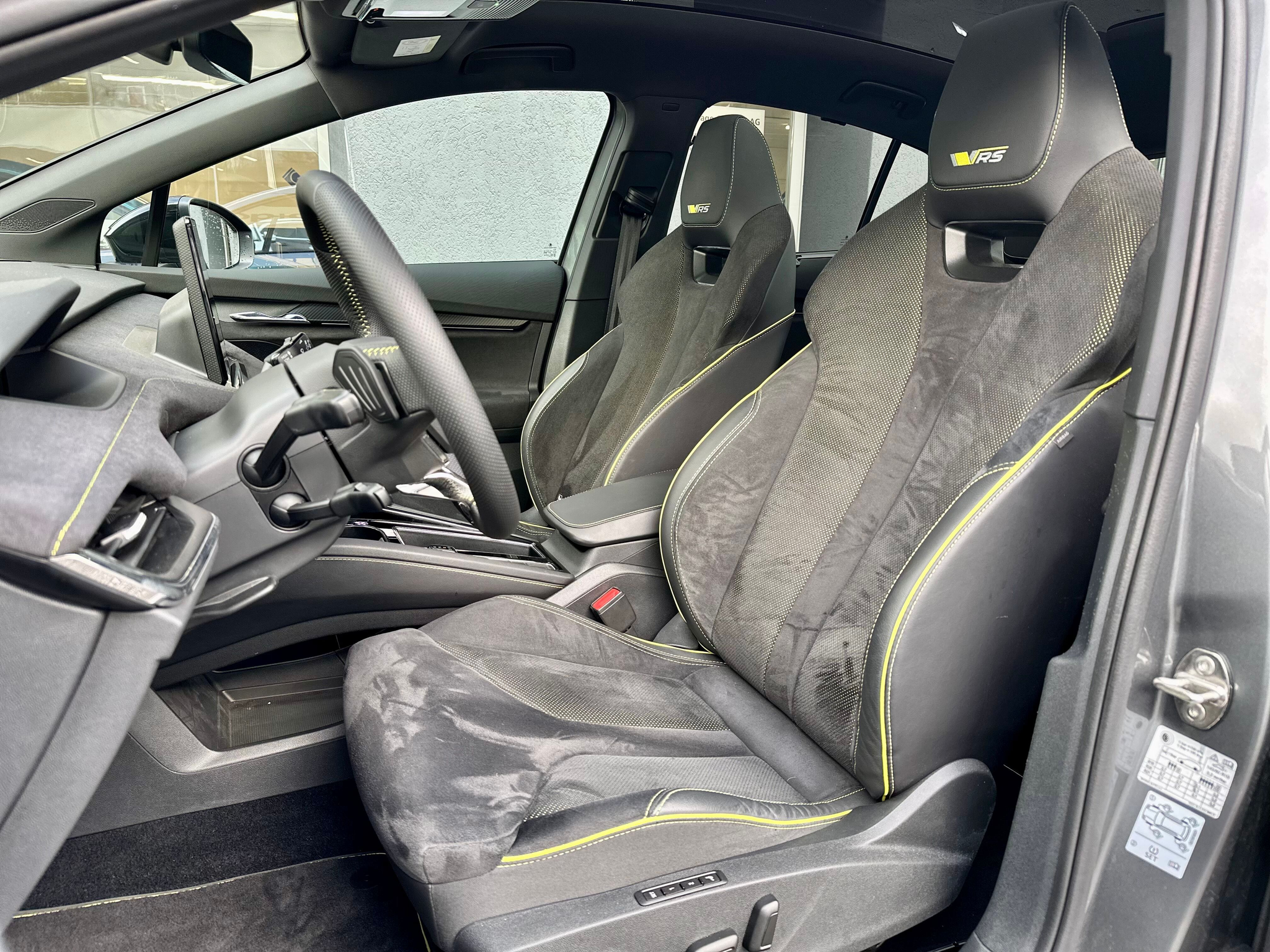 listing desktop thumbnail image 4