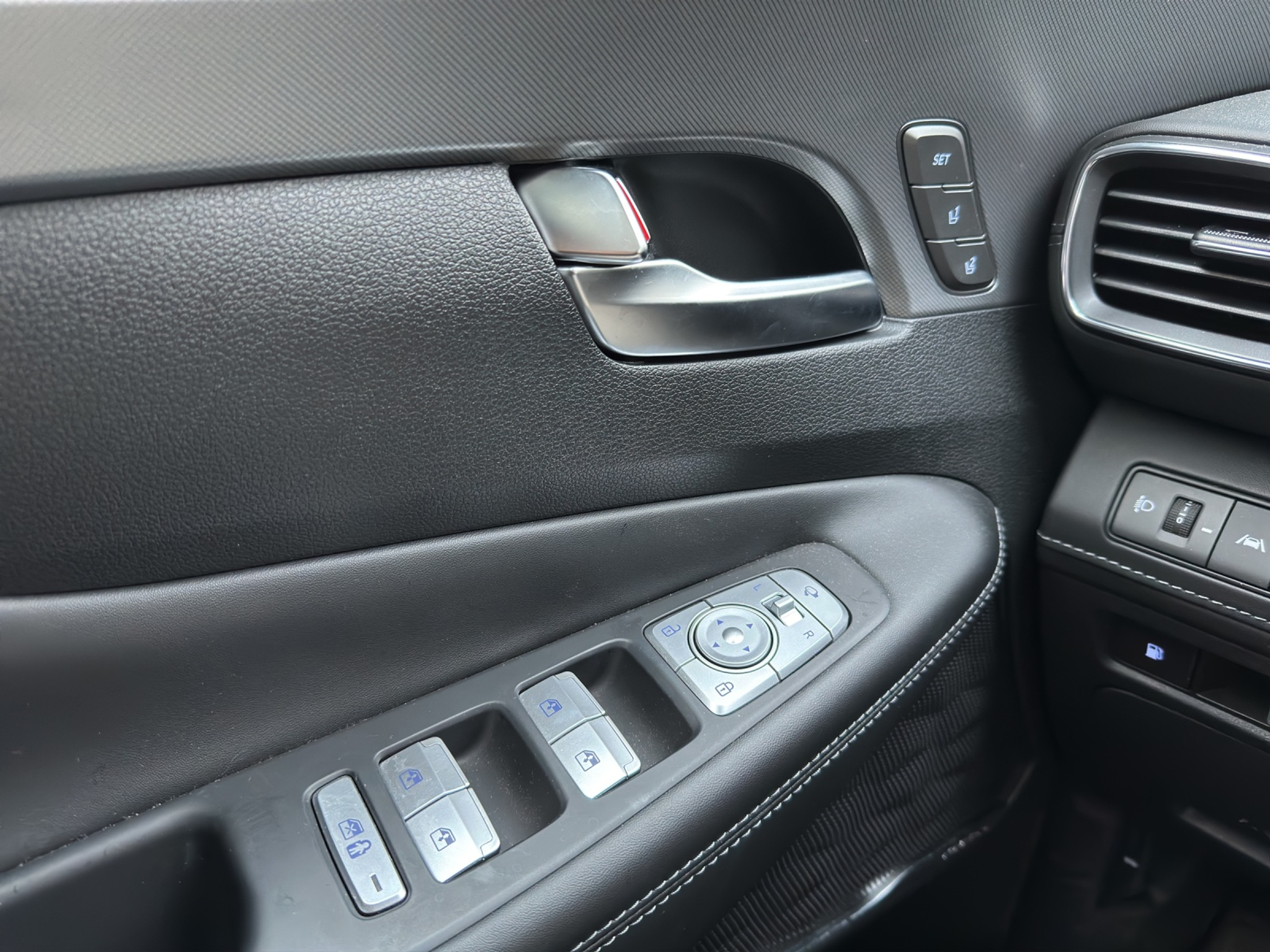 listing desktop thumbnail image 13