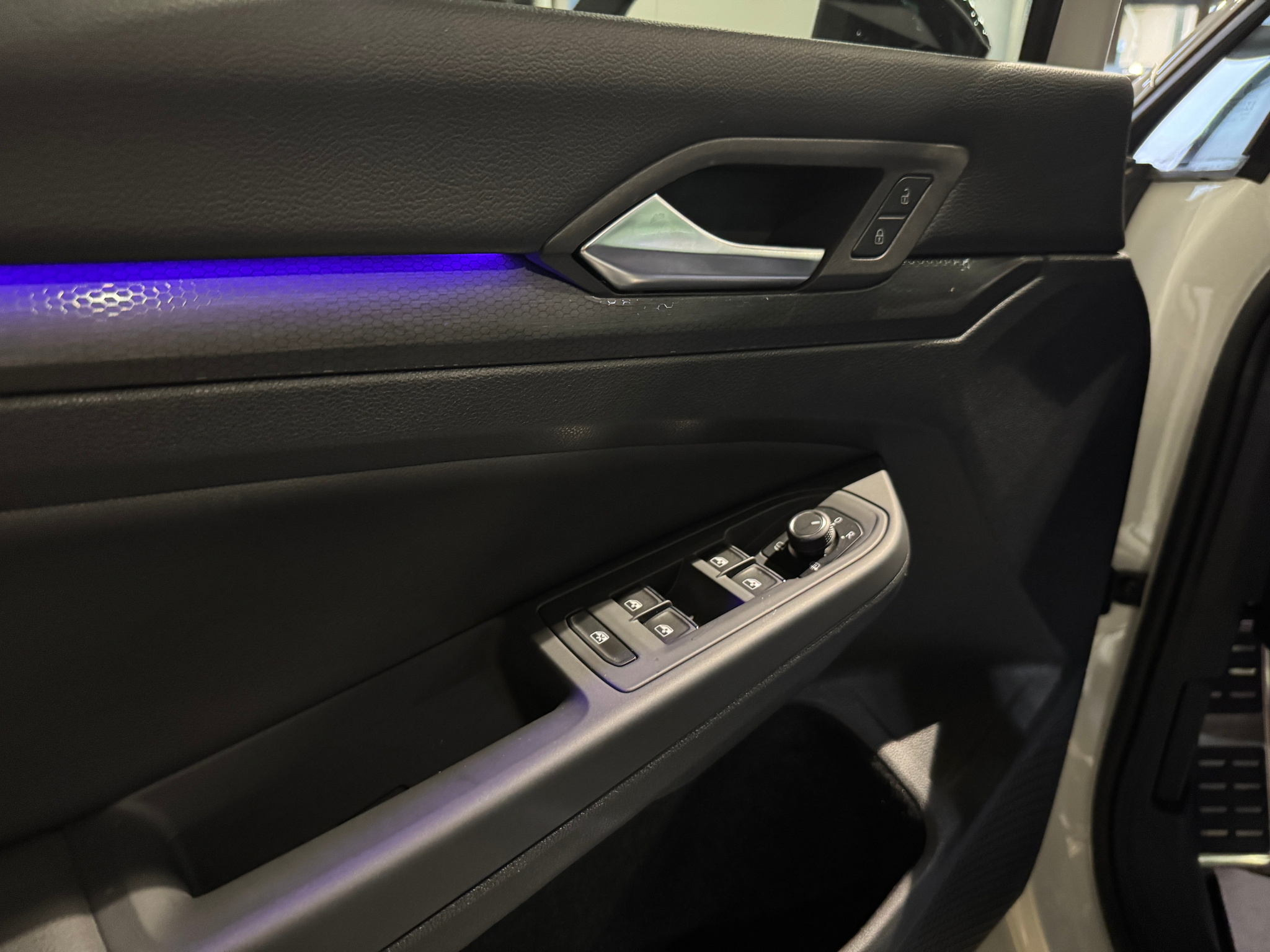 listing desktop thumbnail image 17