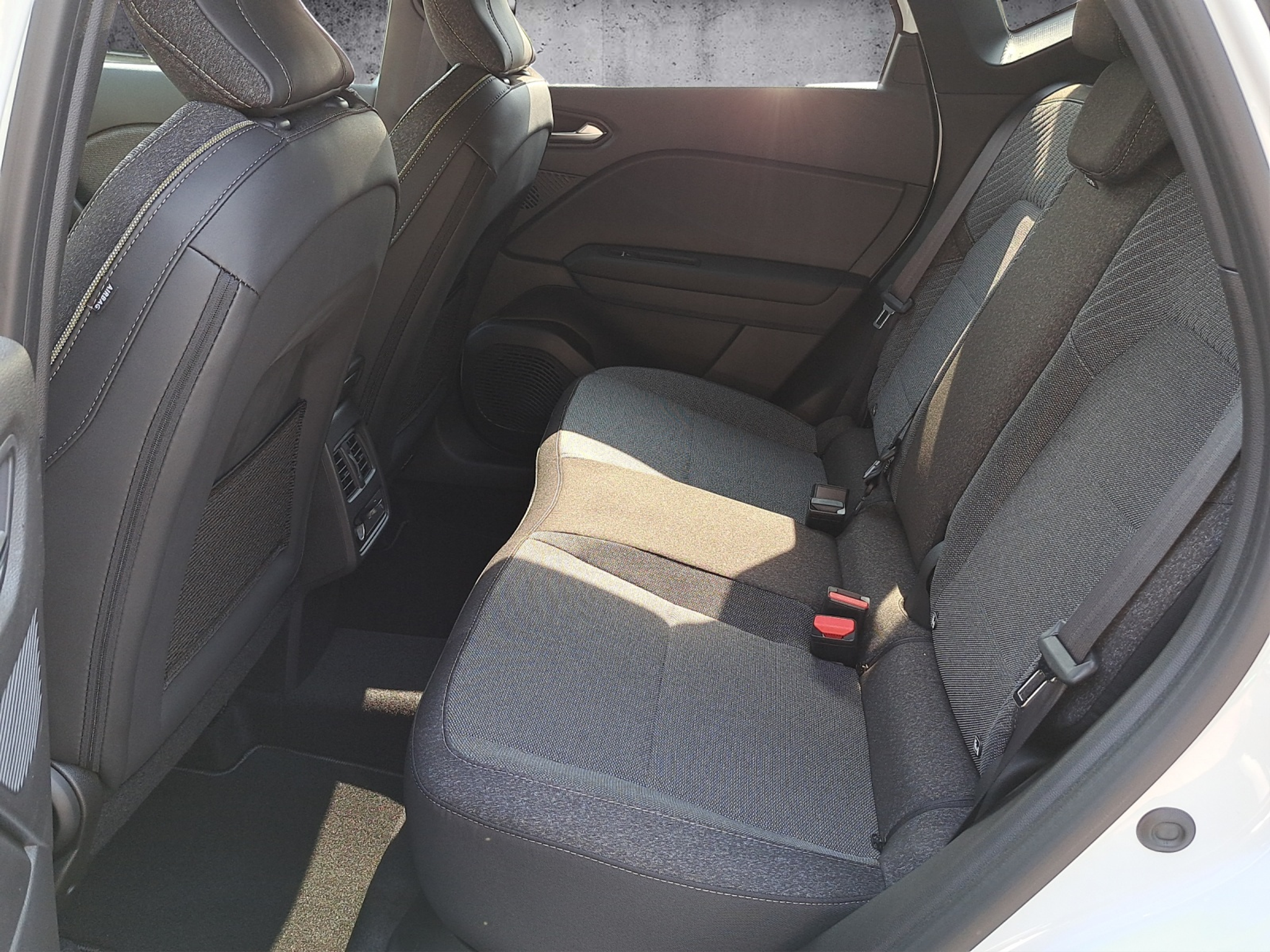 listing desktop thumbnail image 14