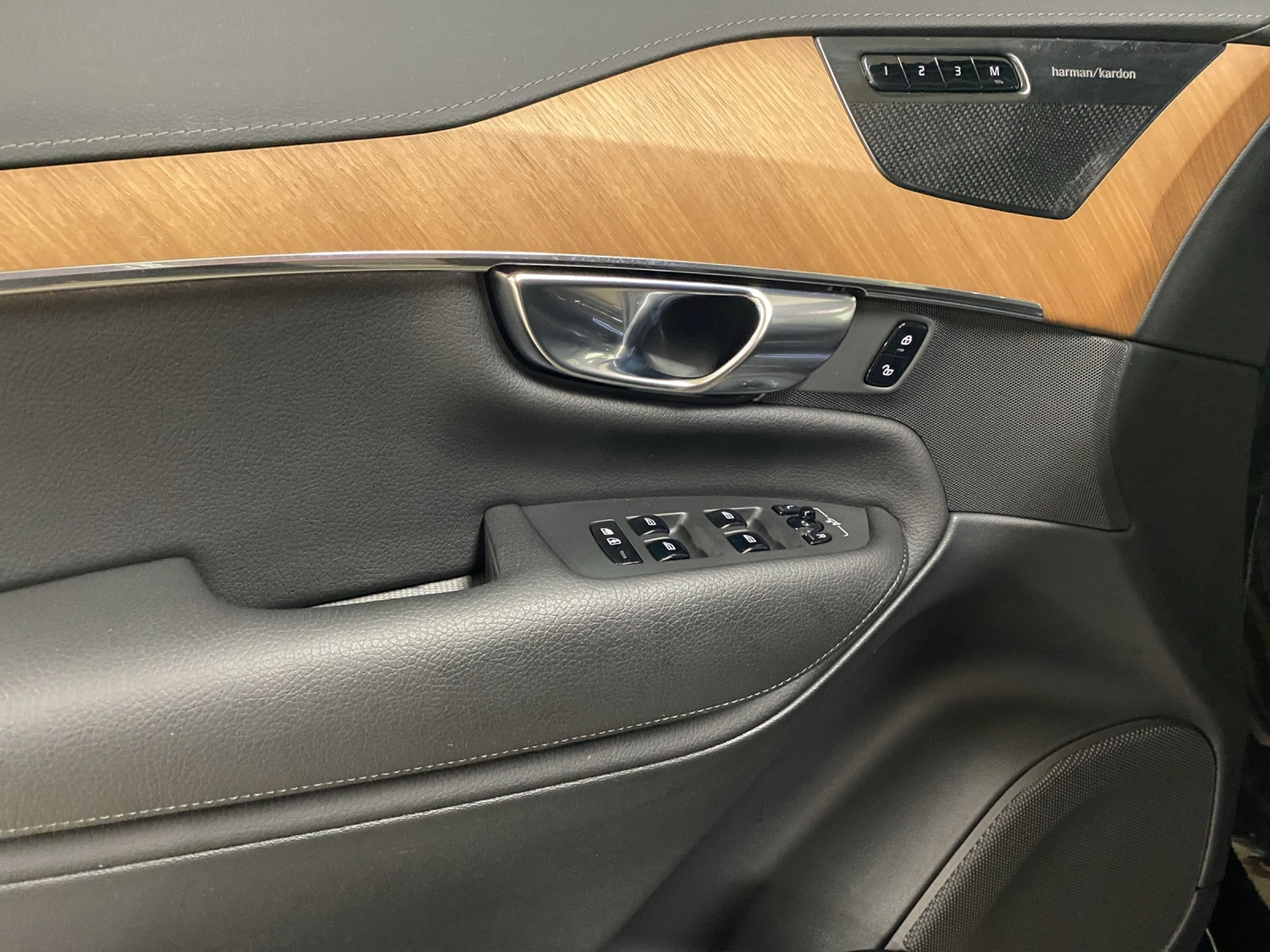 listing desktop thumbnail image 11