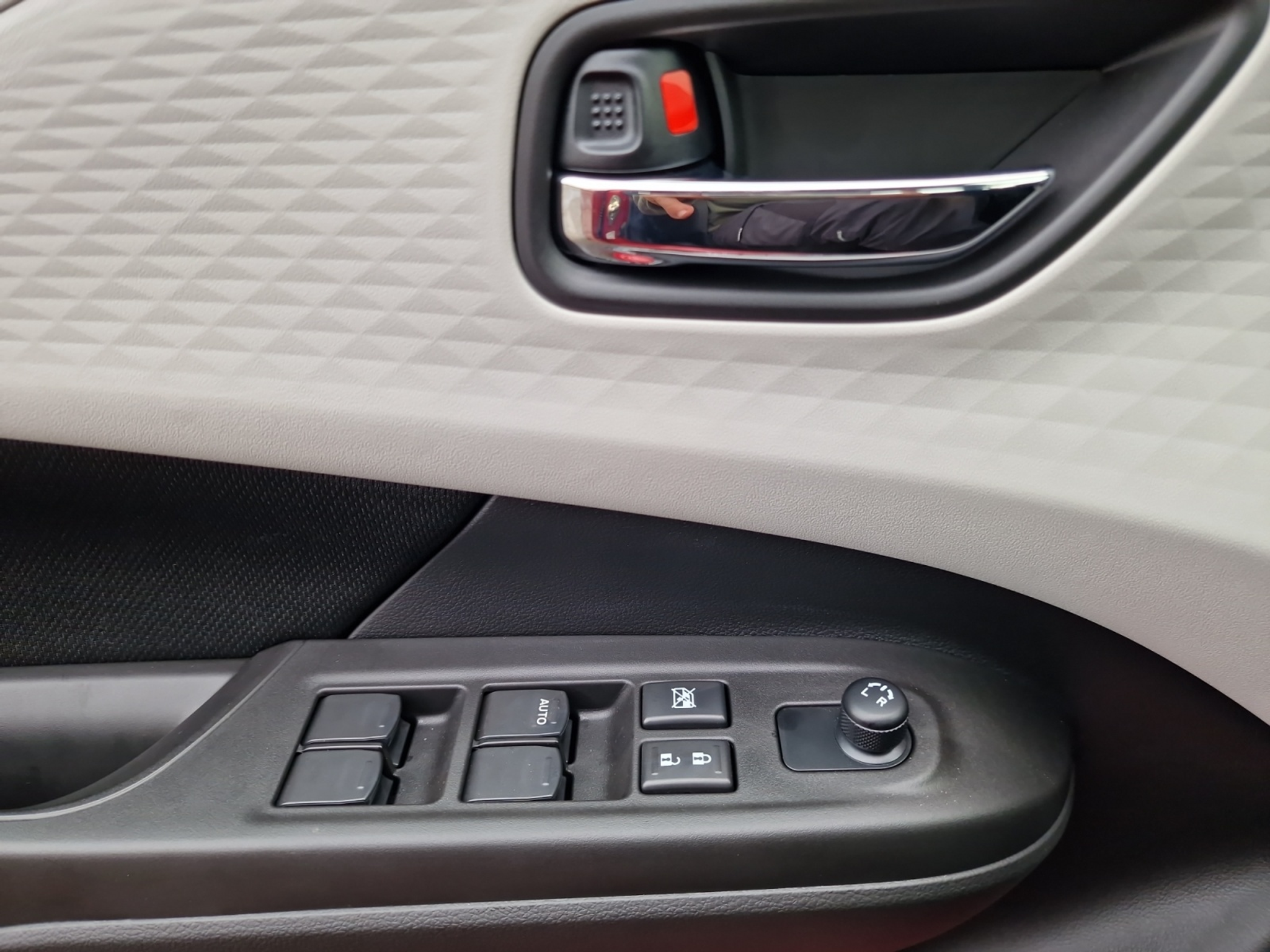 listing desktop thumbnail image 11