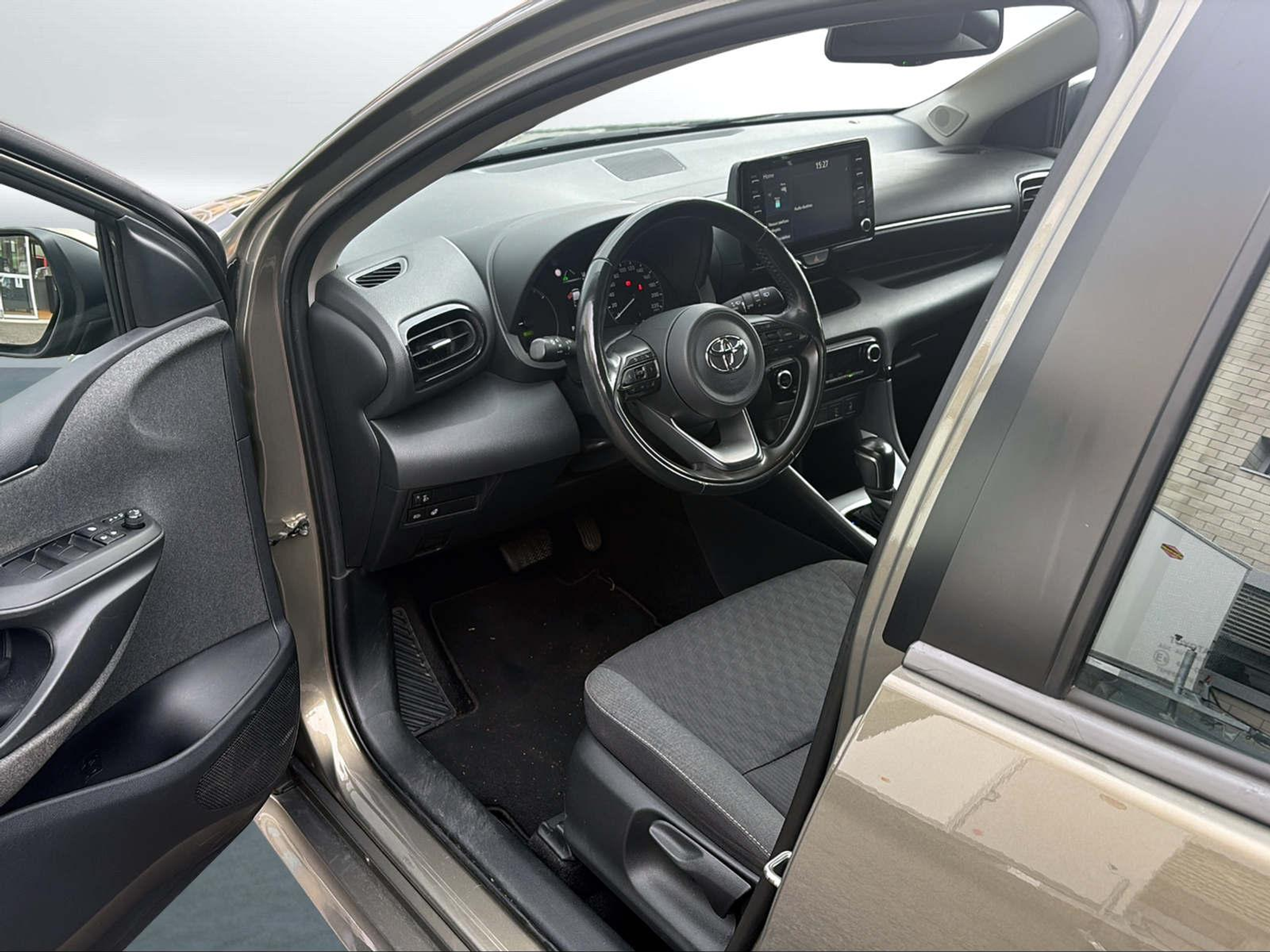 listing desktop thumbnail image 4