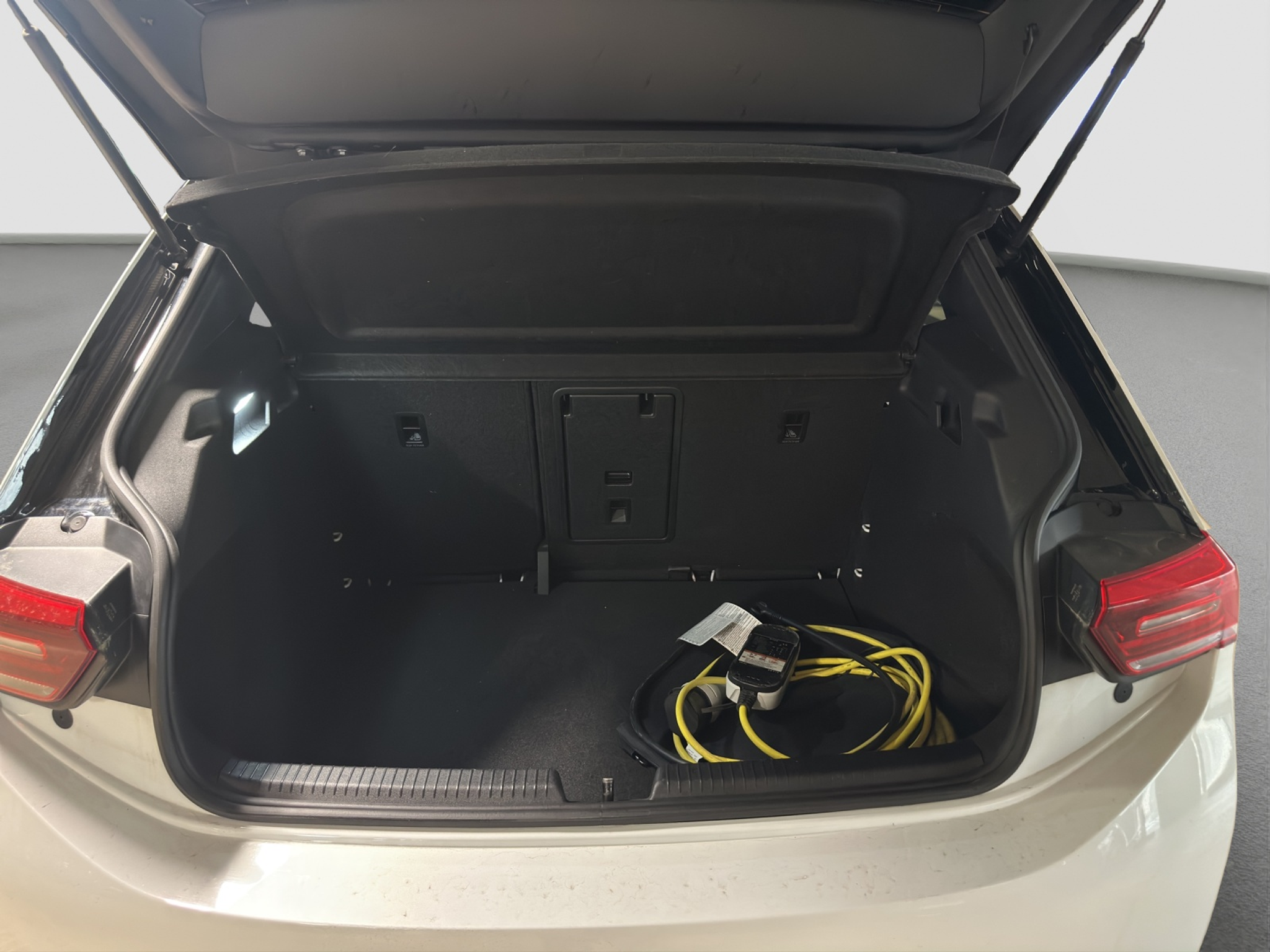 listing desktop thumbnail image 9