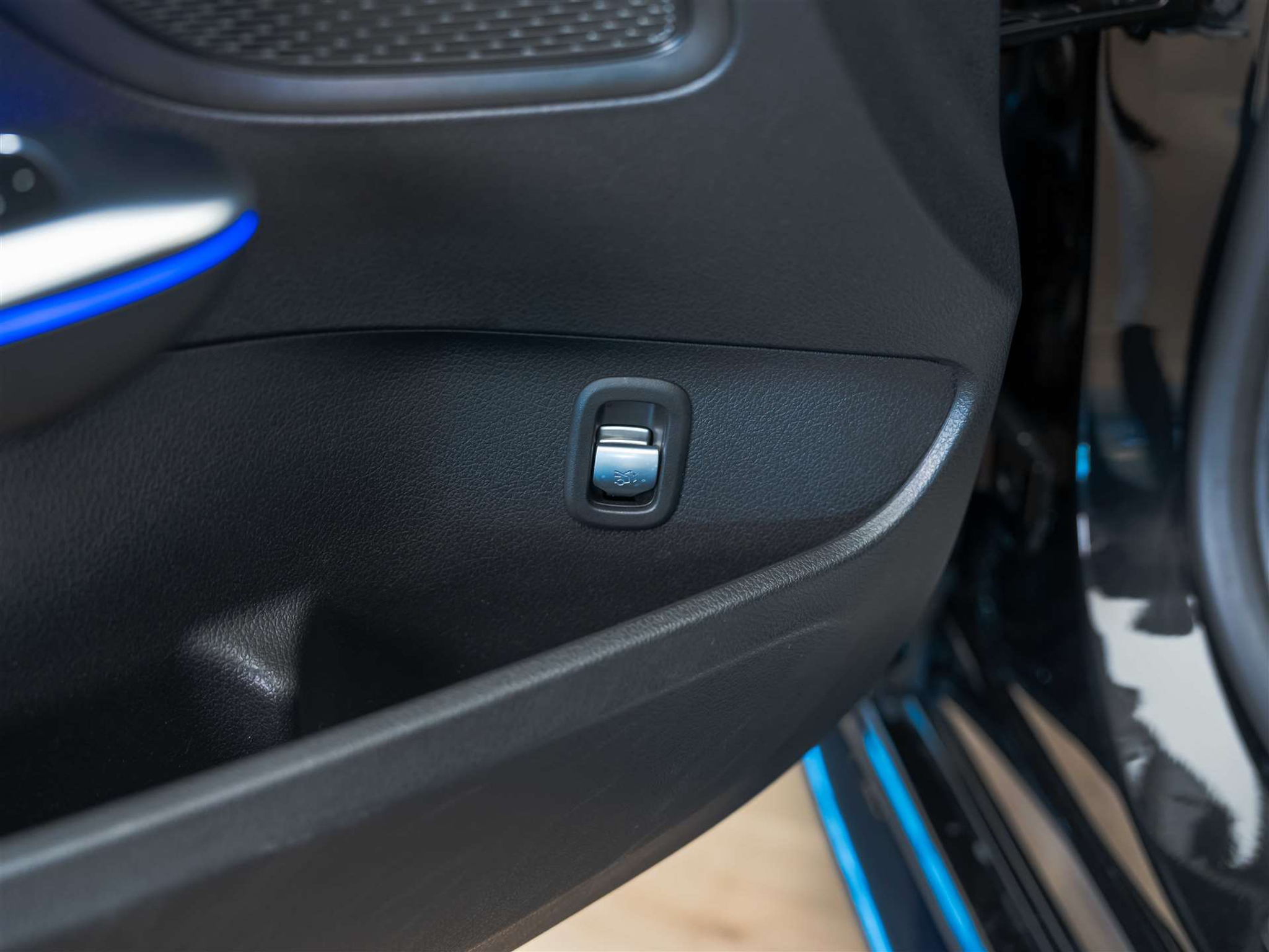 listing desktop thumbnail image 24