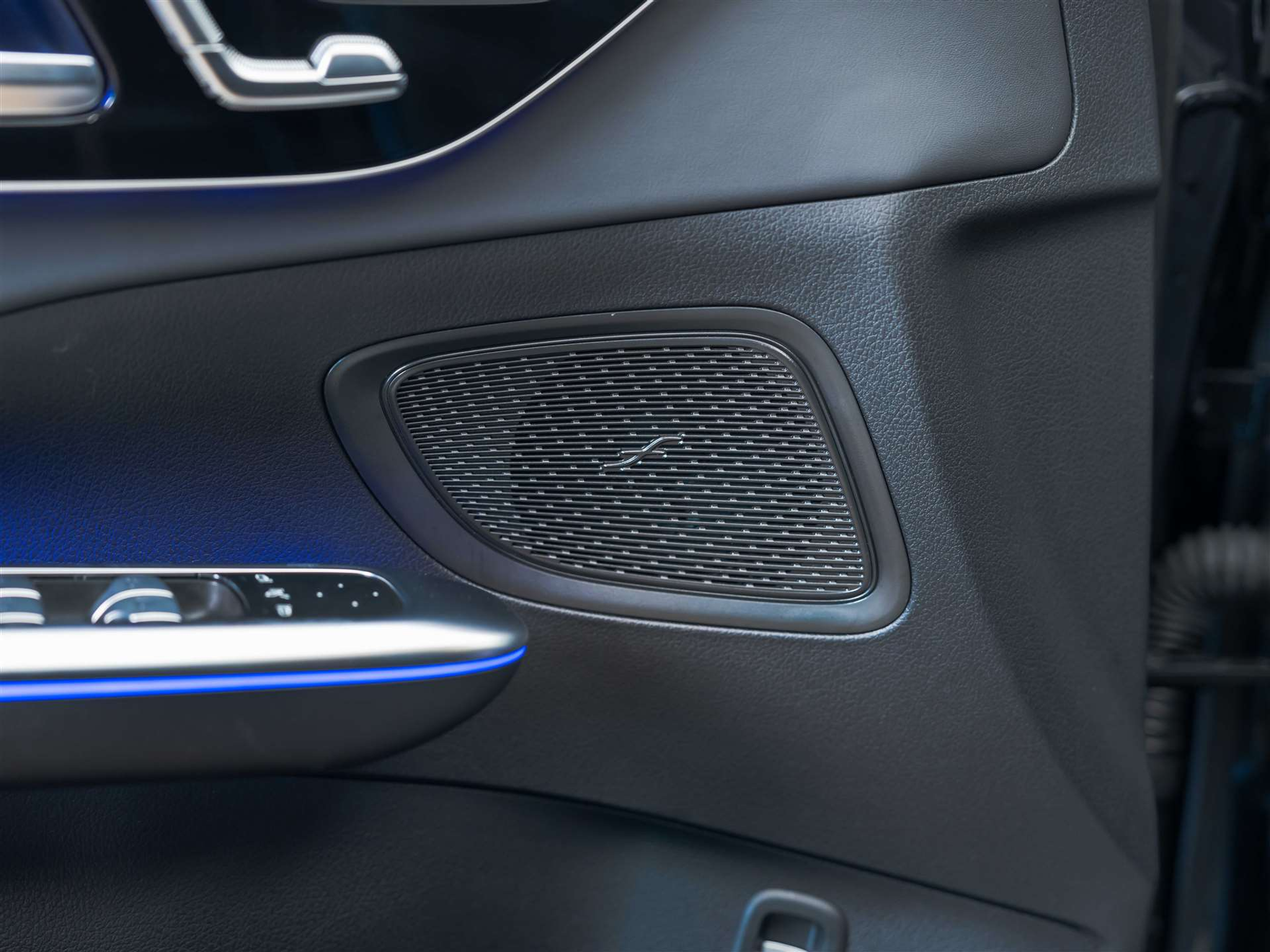 listing desktop thumbnail image 23