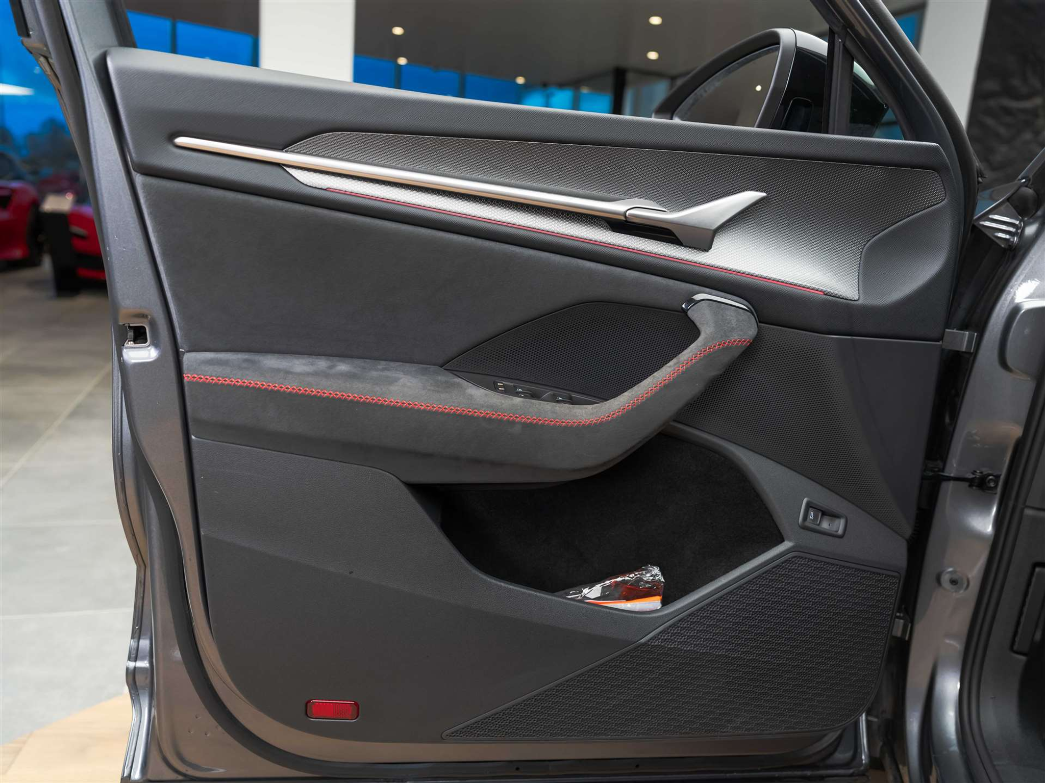 listing desktop thumbnail image 25