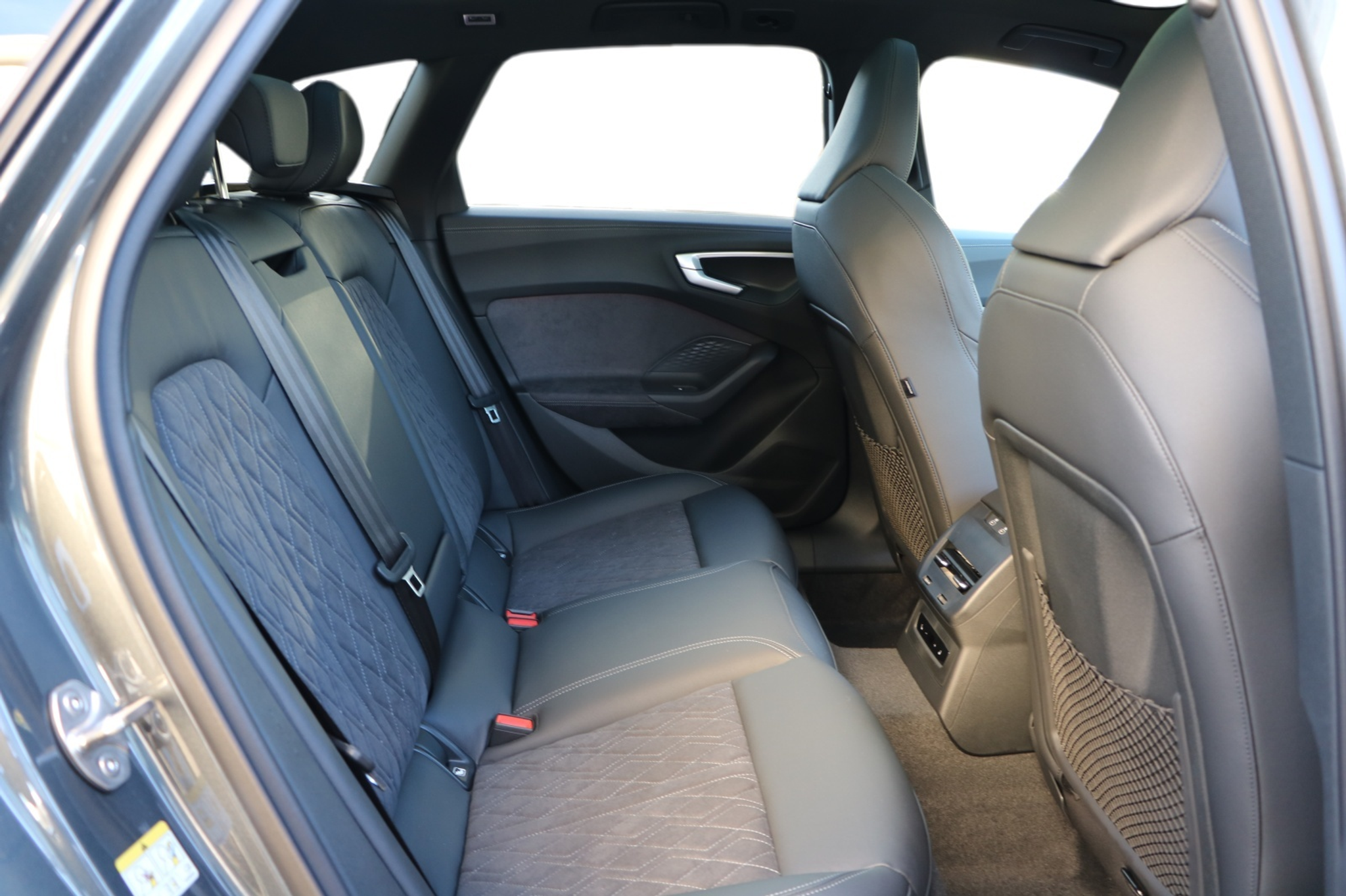 listing desktop thumbnail image 11