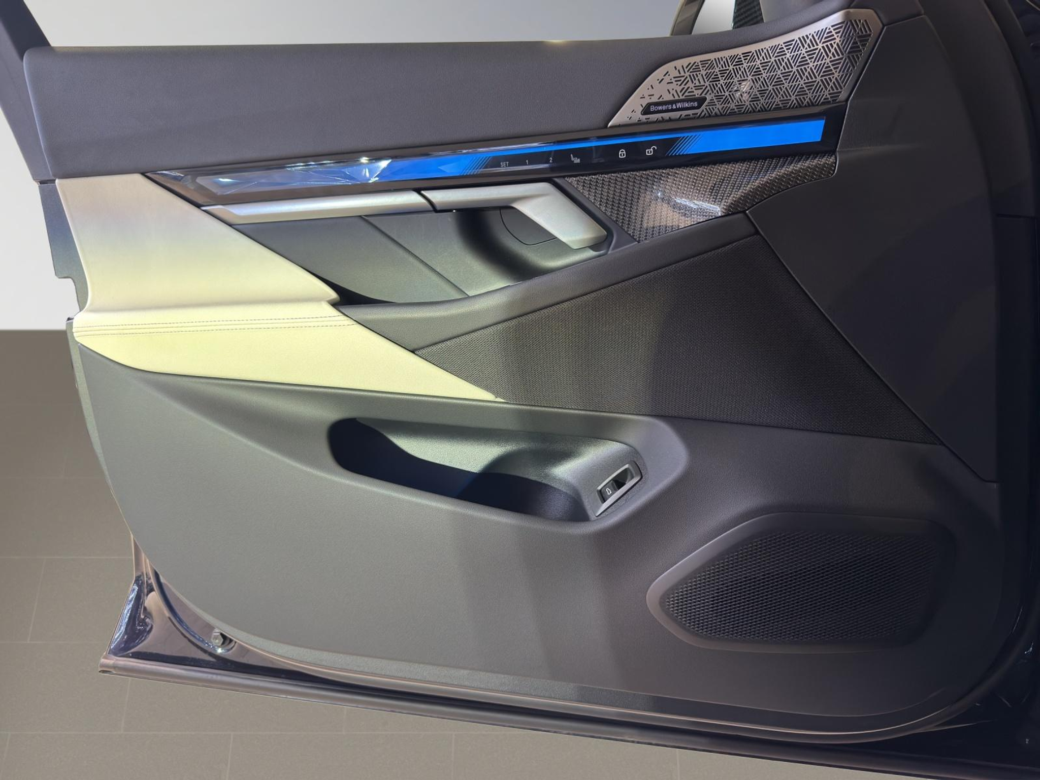 listing desktop thumbnail image 15