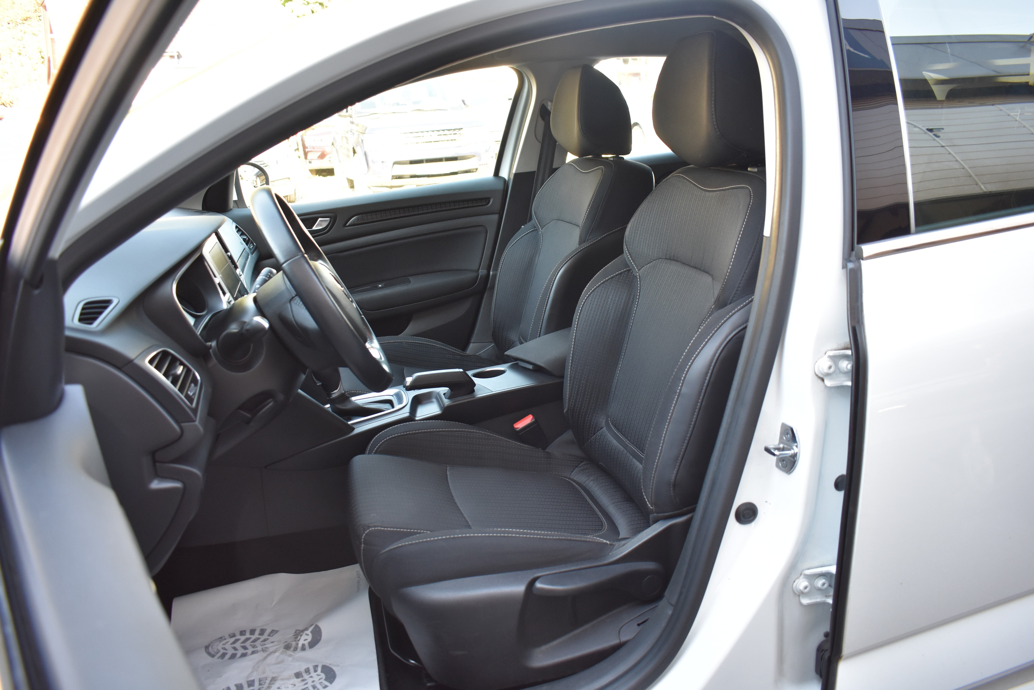 listing desktop thumbnail image 8