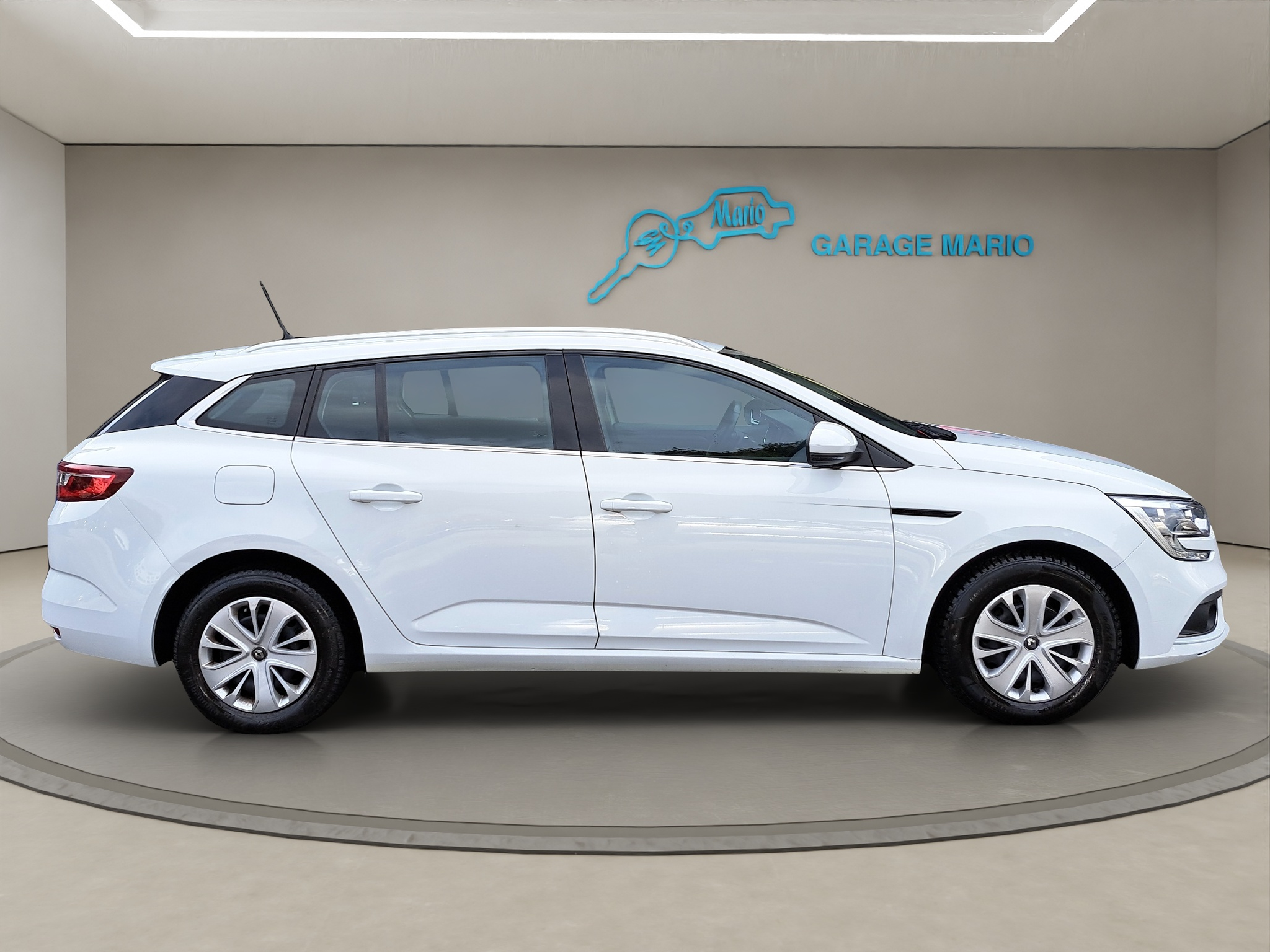 listing desktop thumbnail image 3