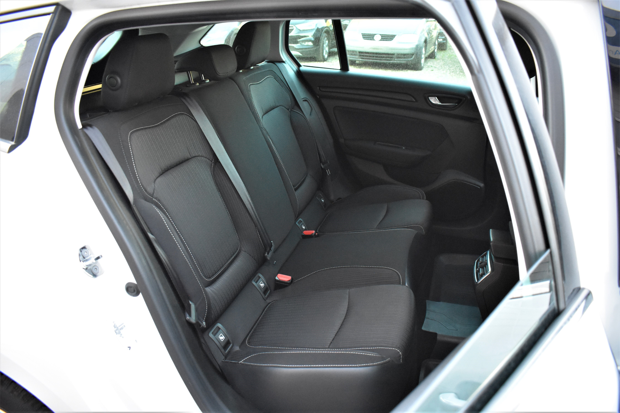 listing desktop thumbnail image 12