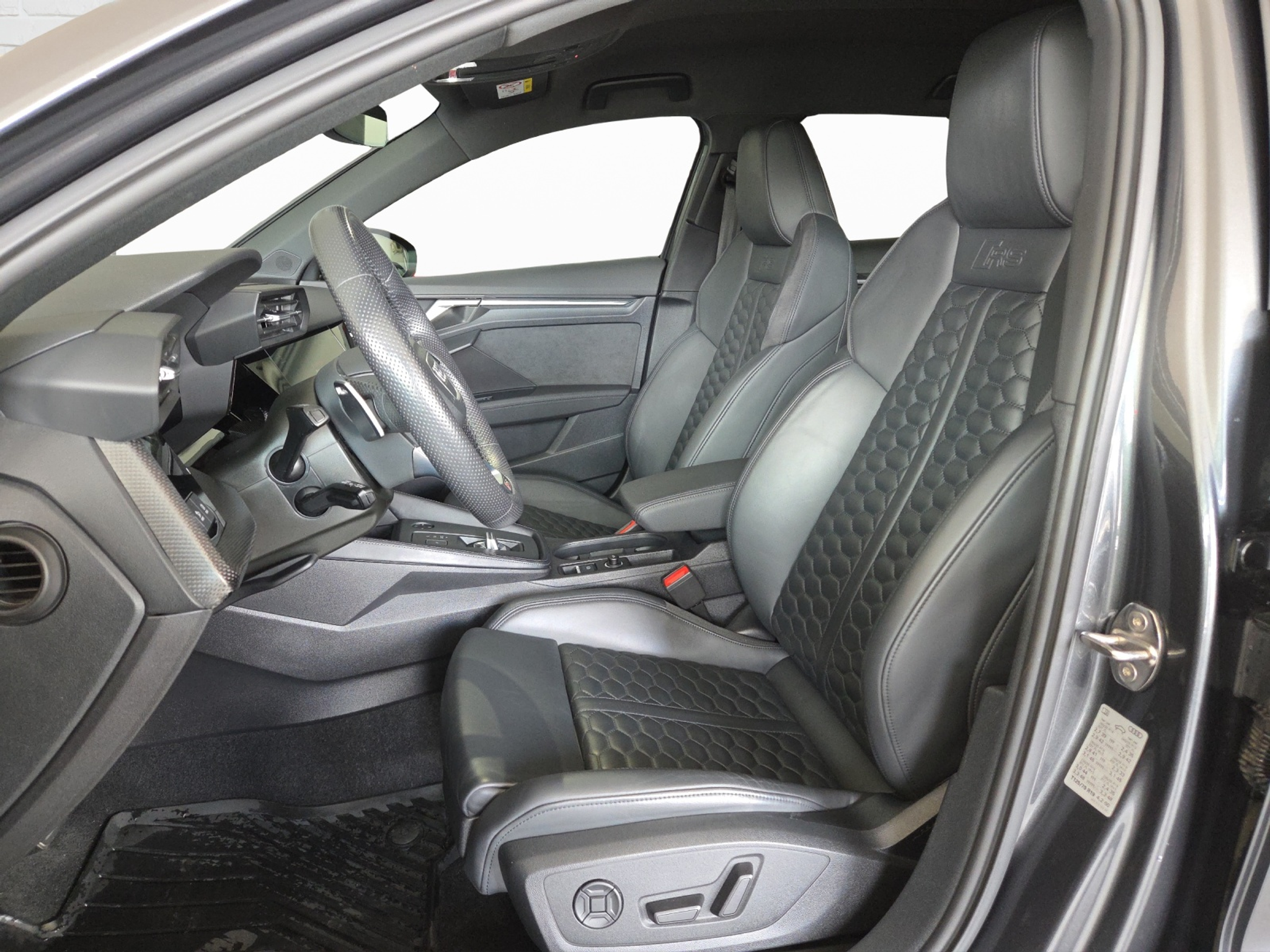 listing desktop thumbnail image 4