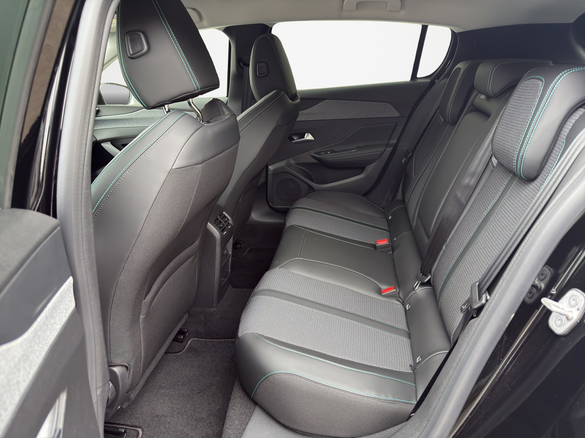 listing desktop thumbnail image 8