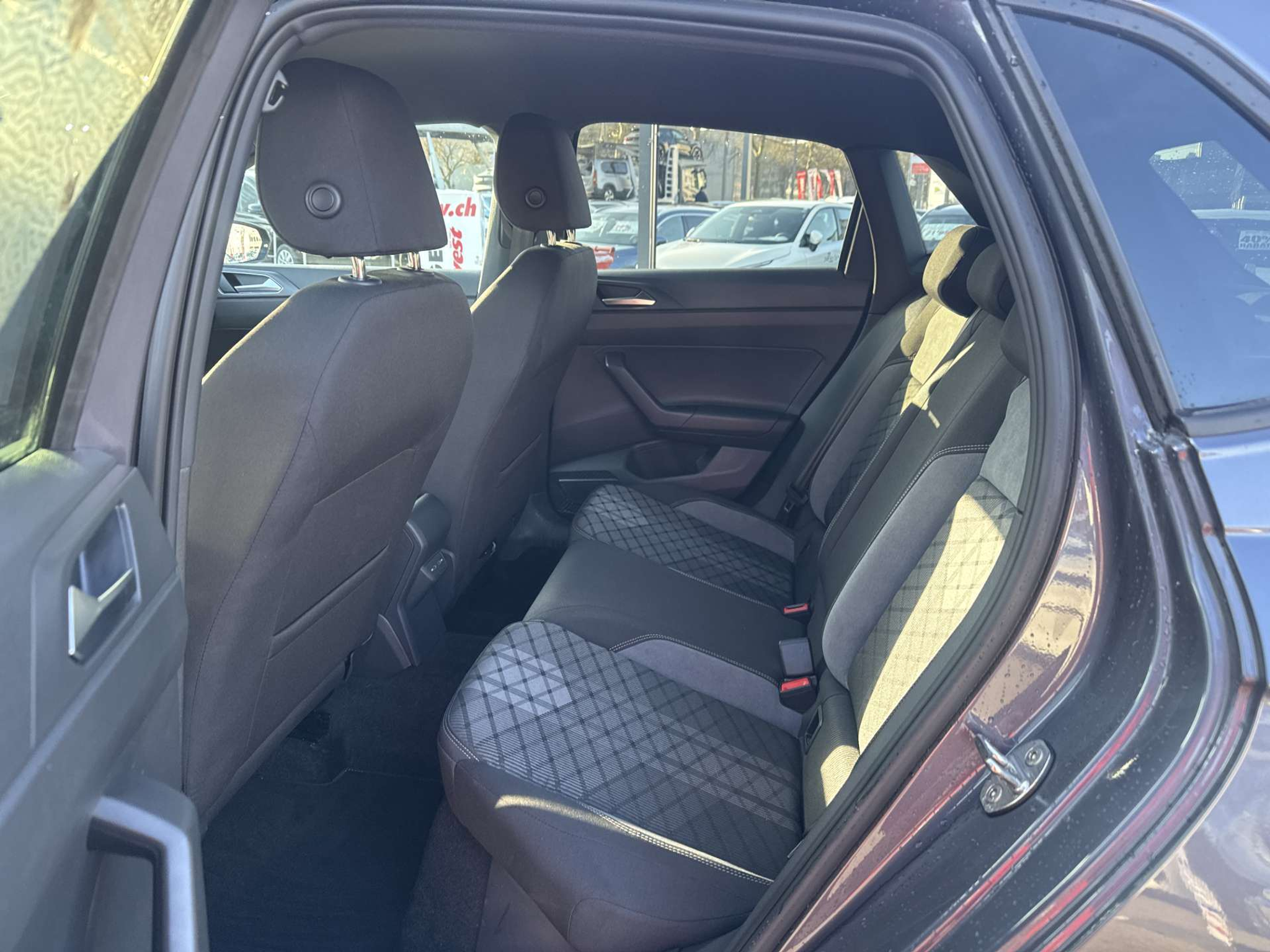 listing desktop thumbnail image 6