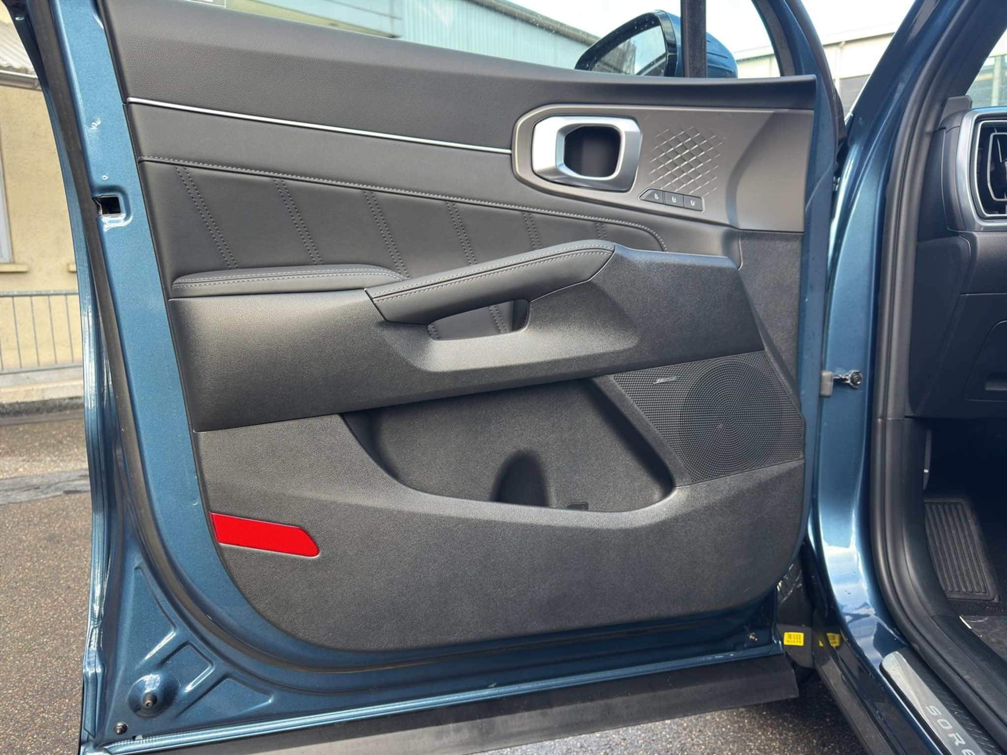 listing desktop thumbnail image 7