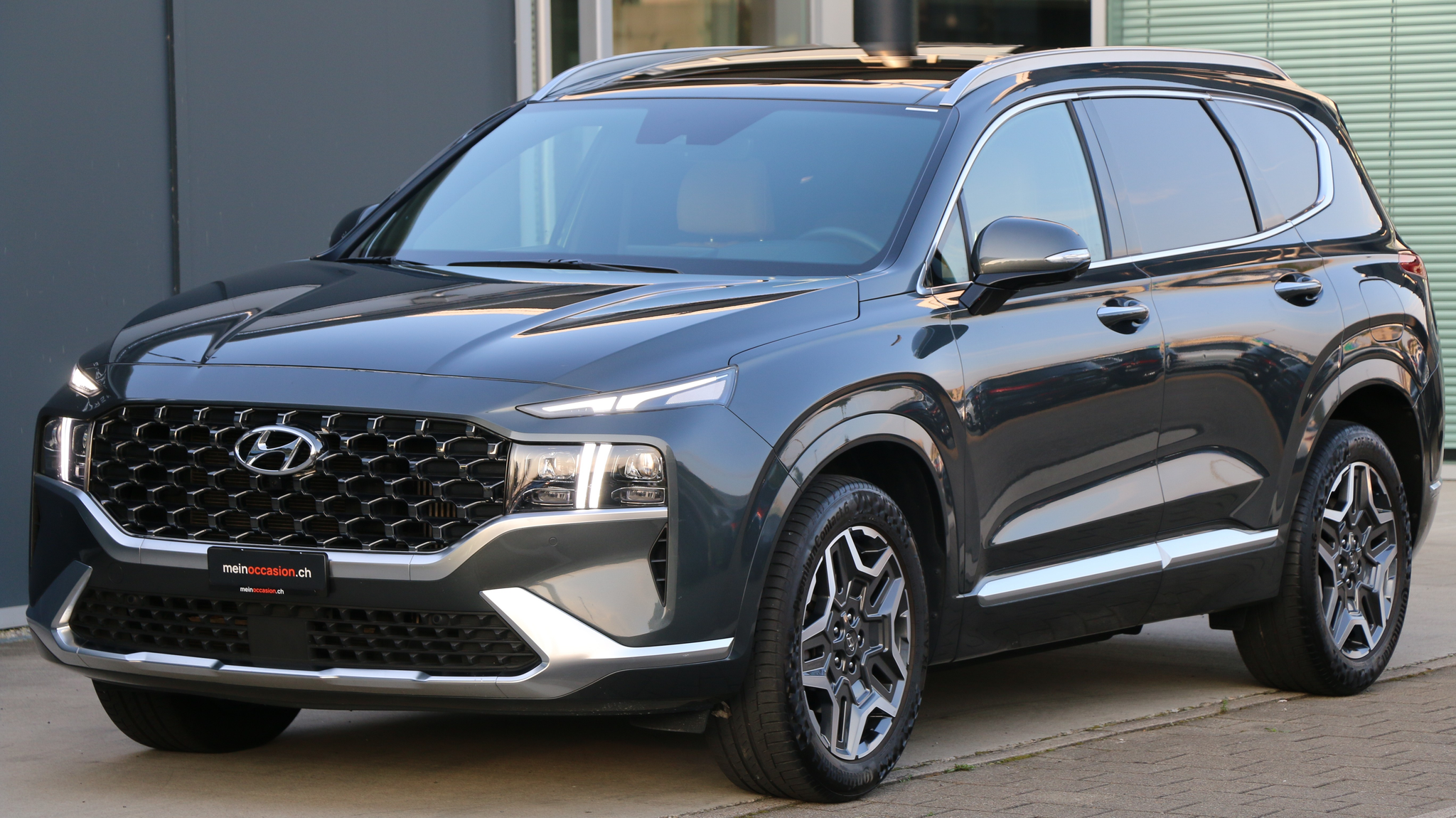 listing desktop thumbnail image 1