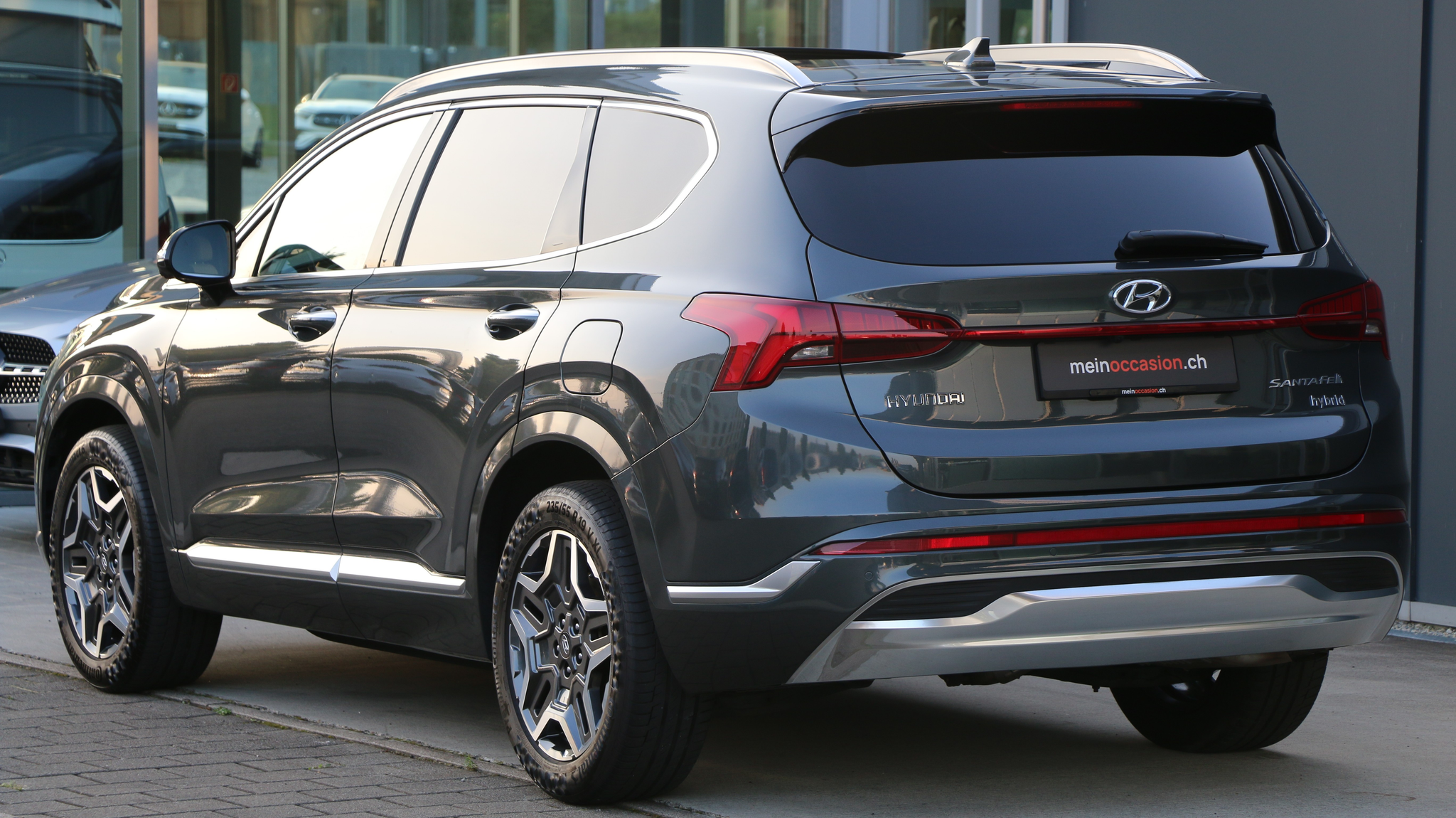 listing desktop thumbnail image 2