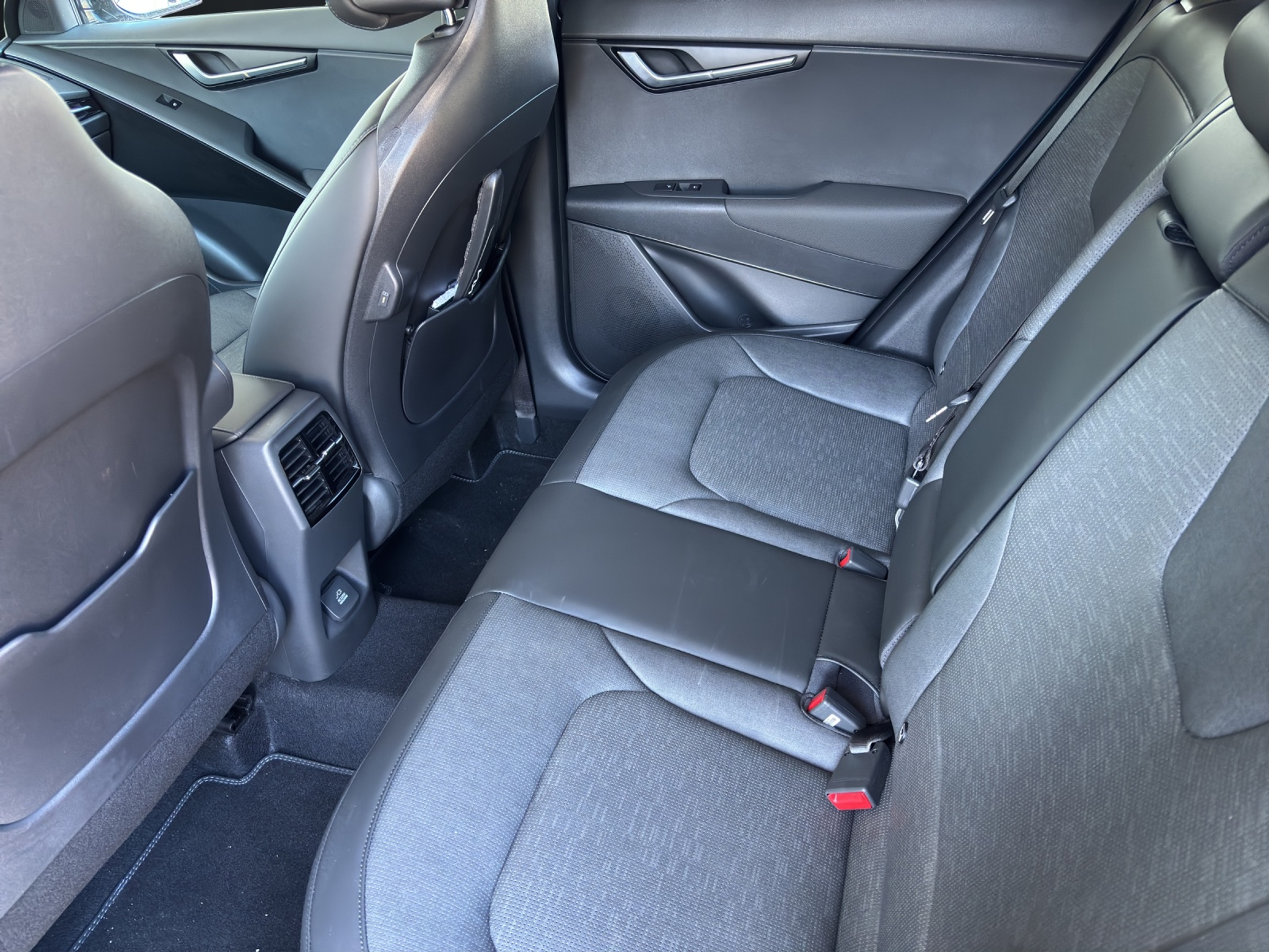 listing desktop thumbnail image 10