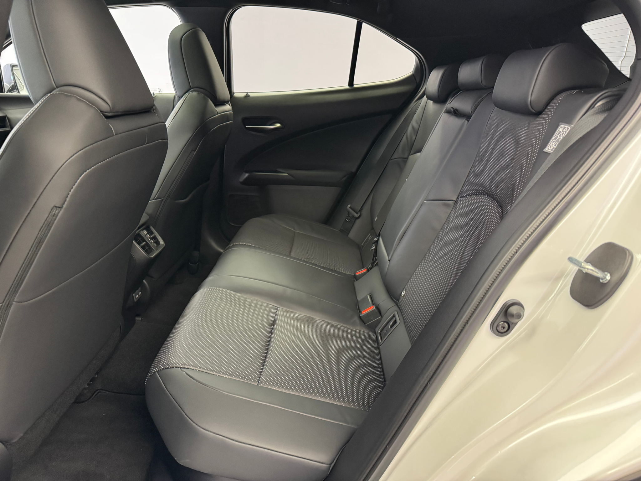 listing desktop thumbnail image 9