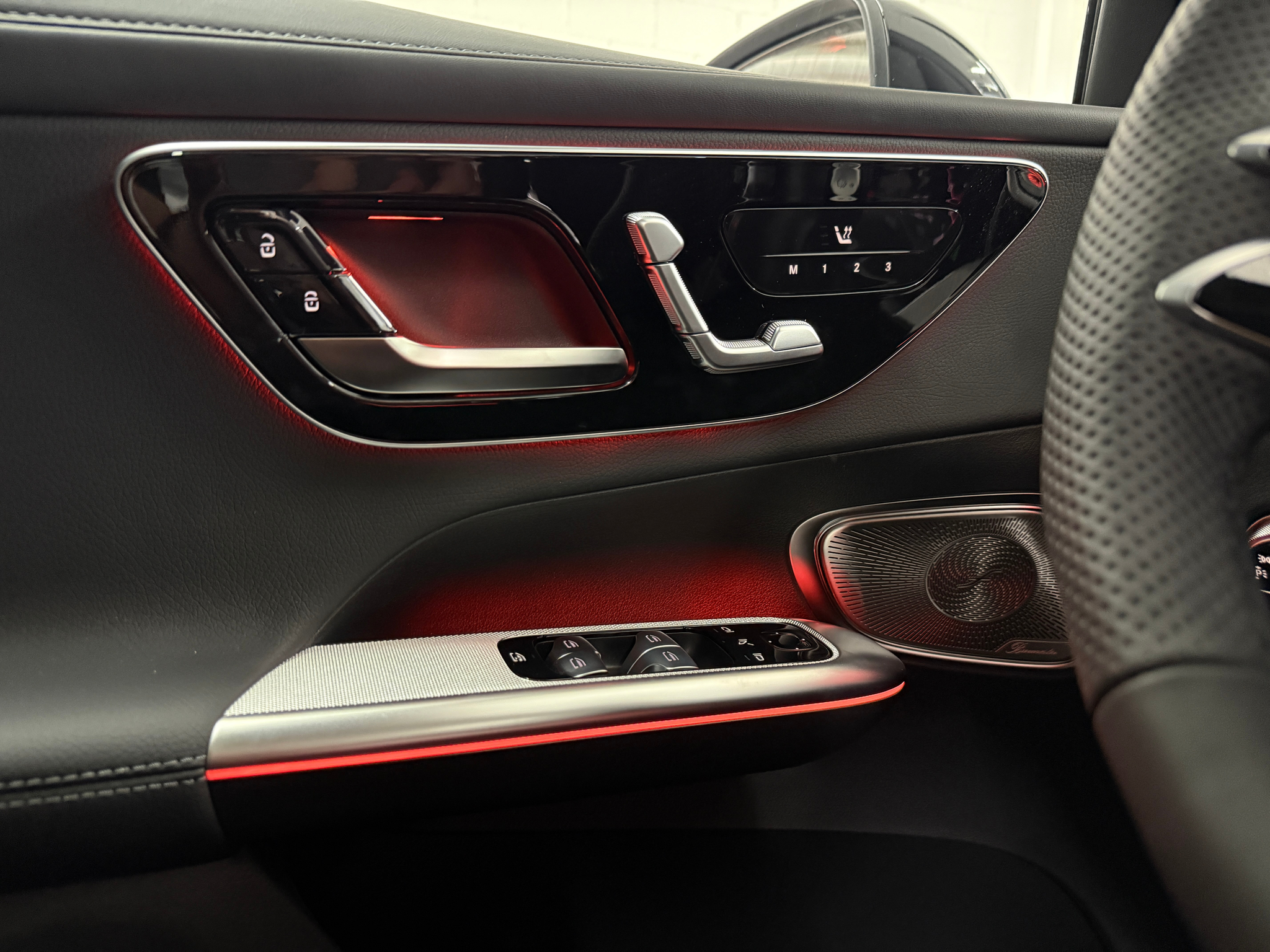 listing desktop thumbnail image 16