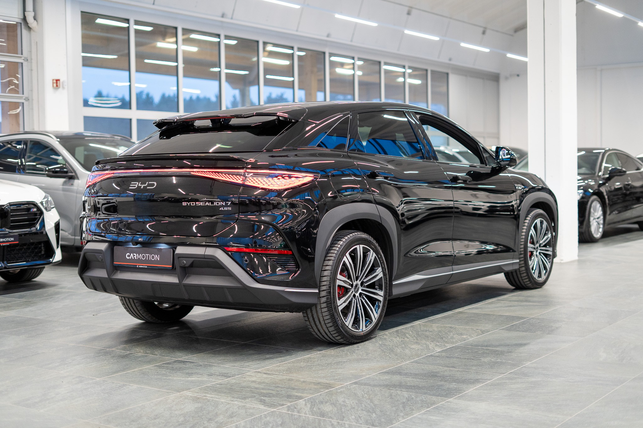 listing desktop thumbnail image 4