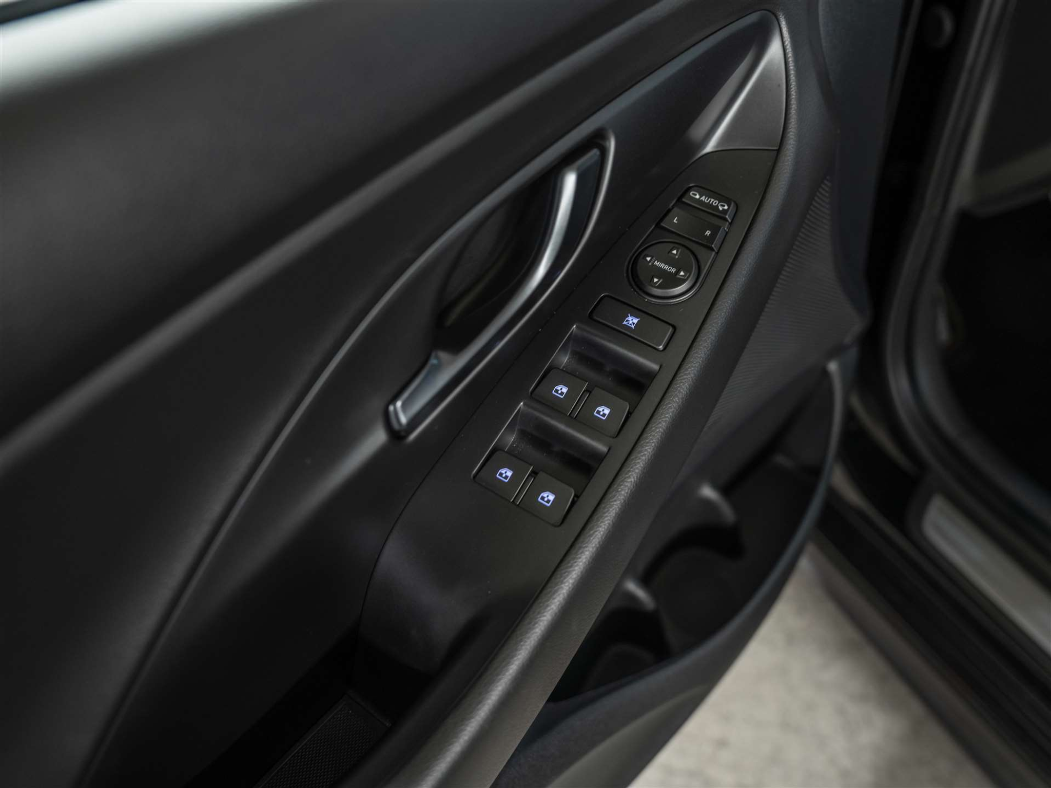 listing desktop thumbnail image 23