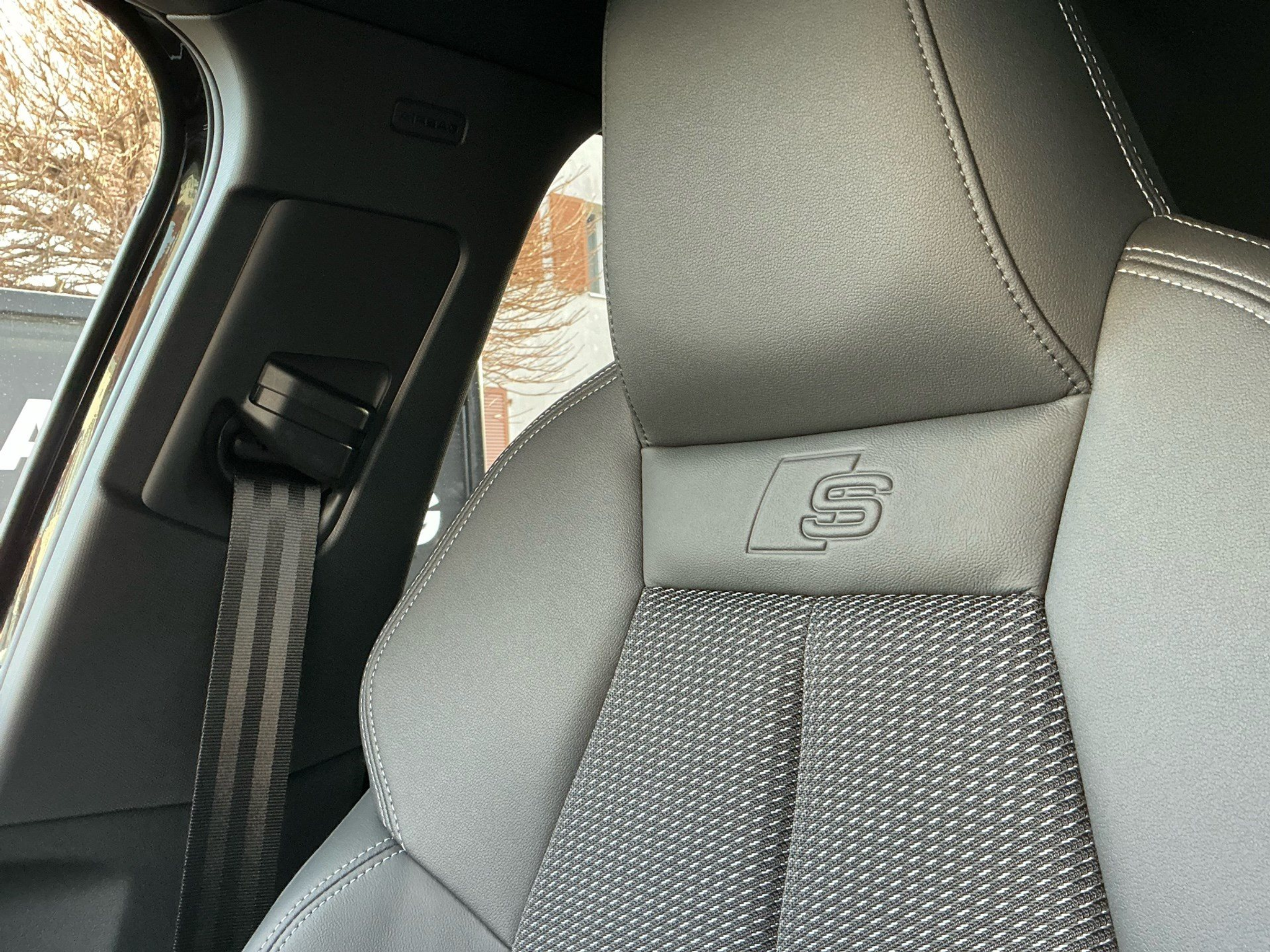 listing desktop thumbnail image 8