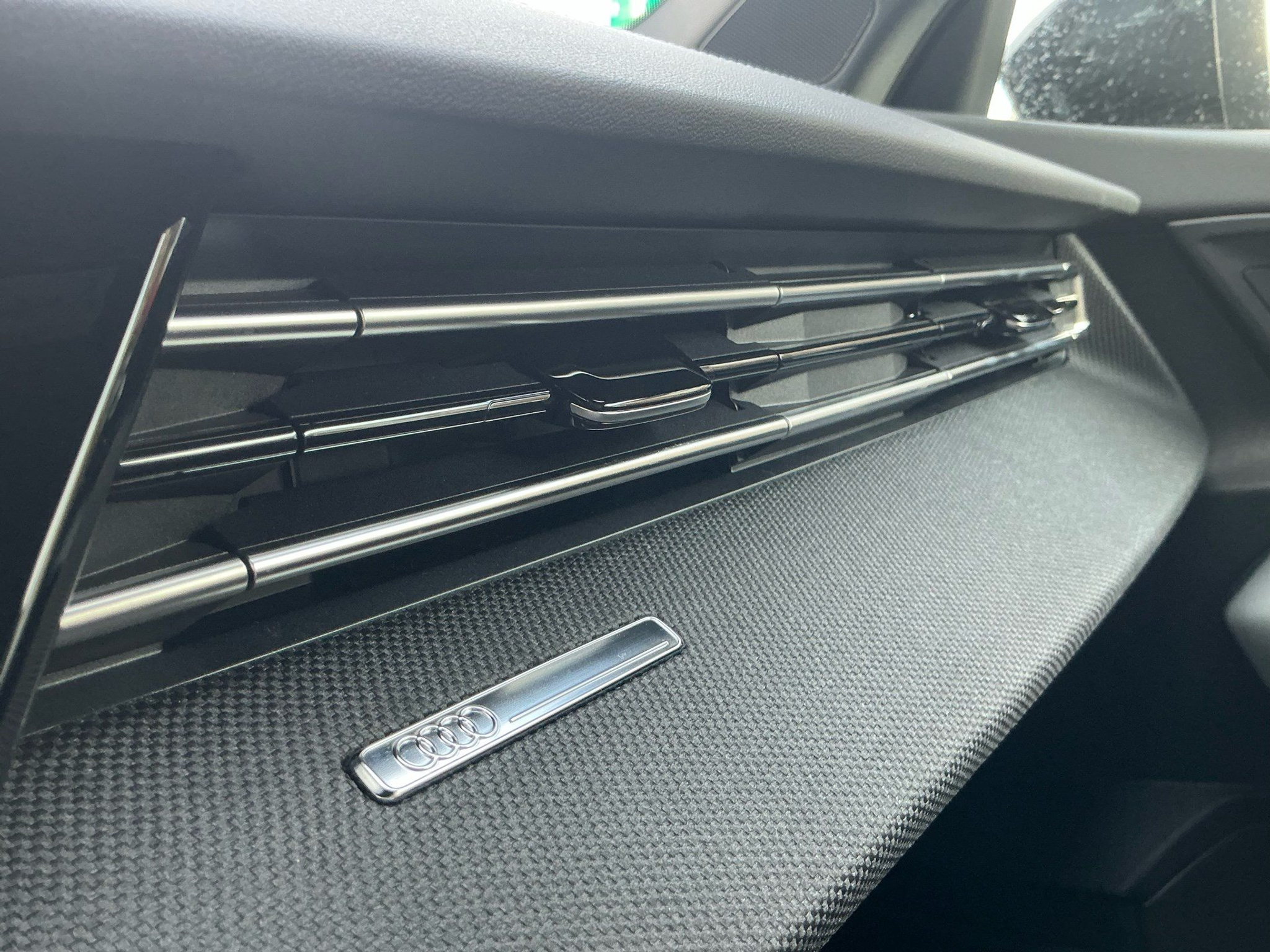 listing desktop thumbnail image 30