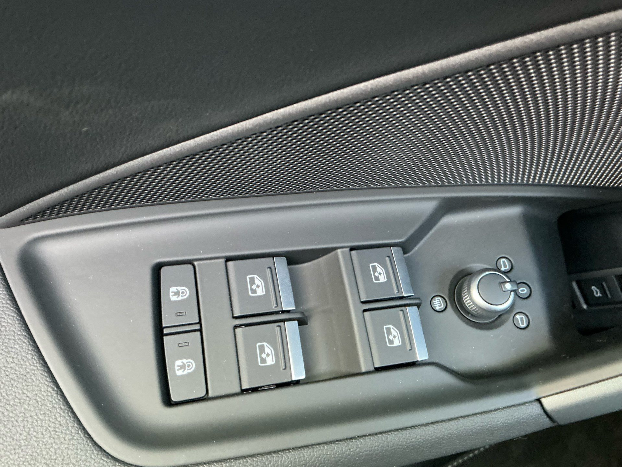 listing desktop thumbnail image 27