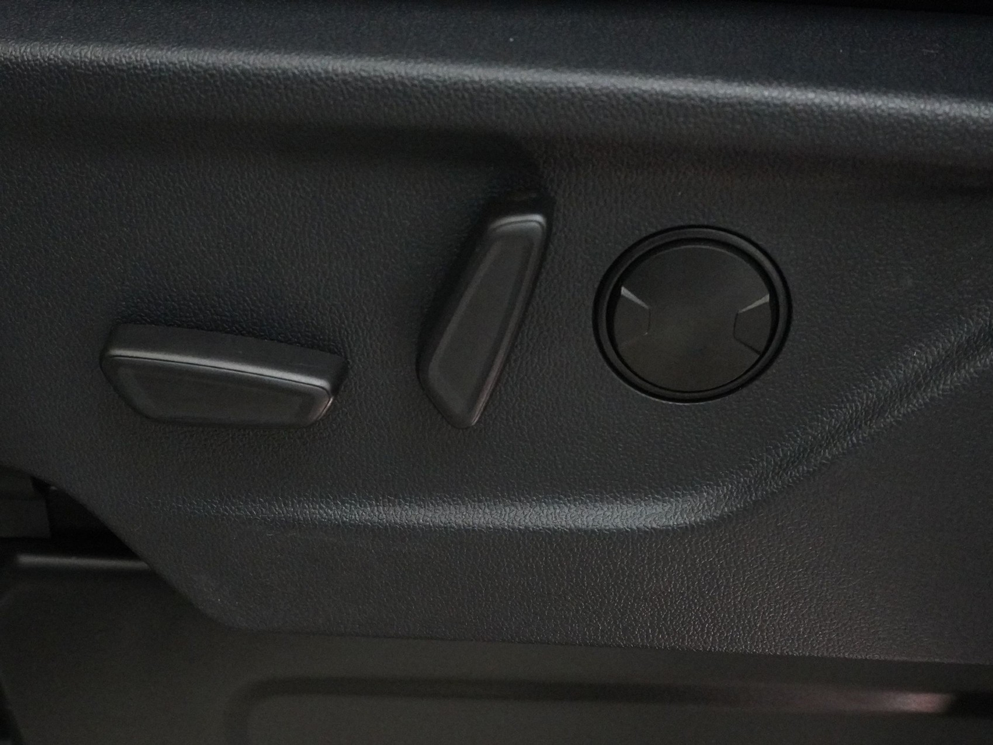 listing desktop thumbnail image 13