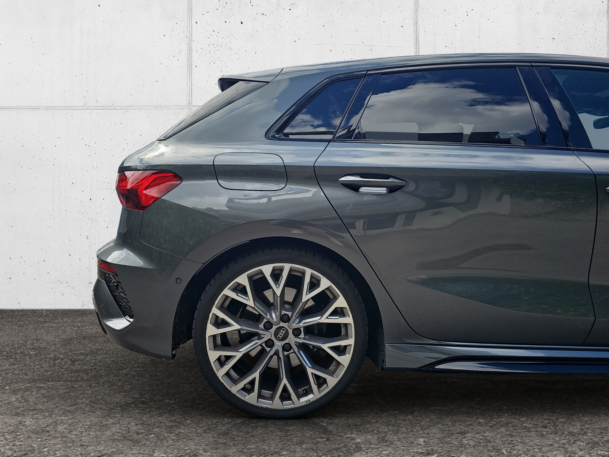 listing desktop thumbnail image 8